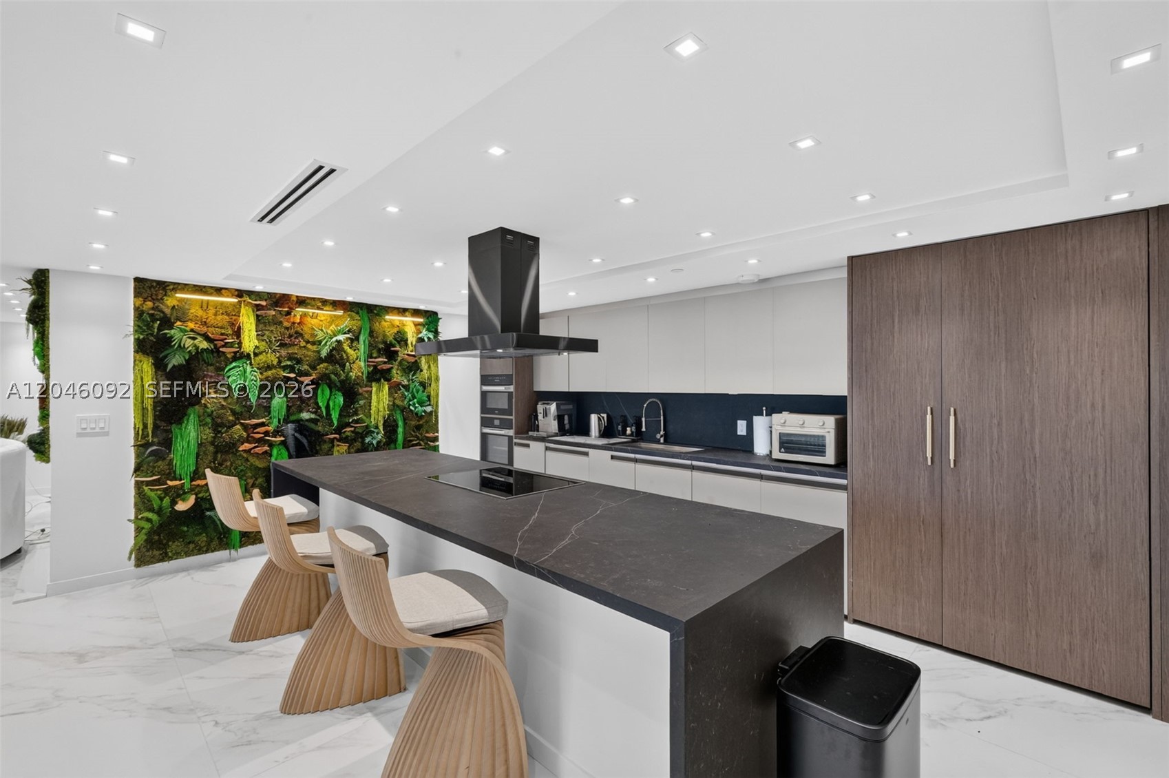 RONEY PALACE CONDO - Residential