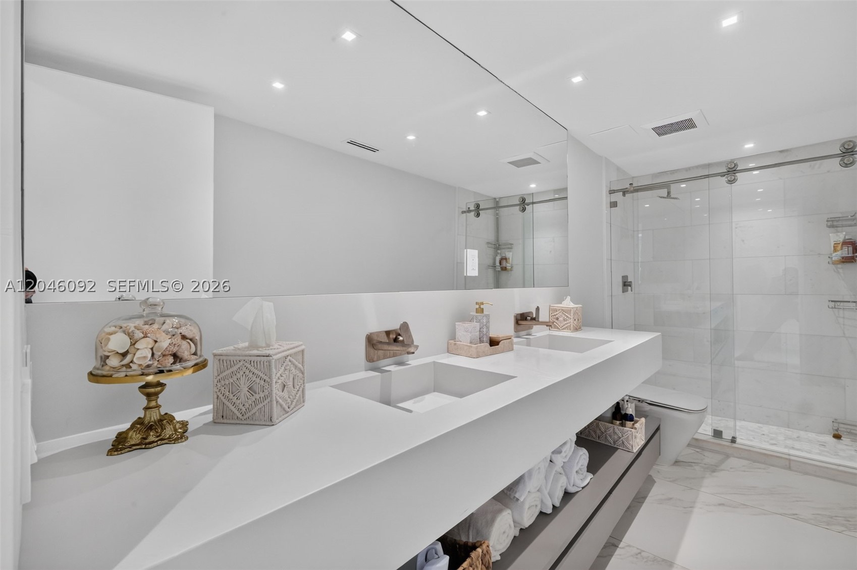 RONEY PALACE CONDO - Residential