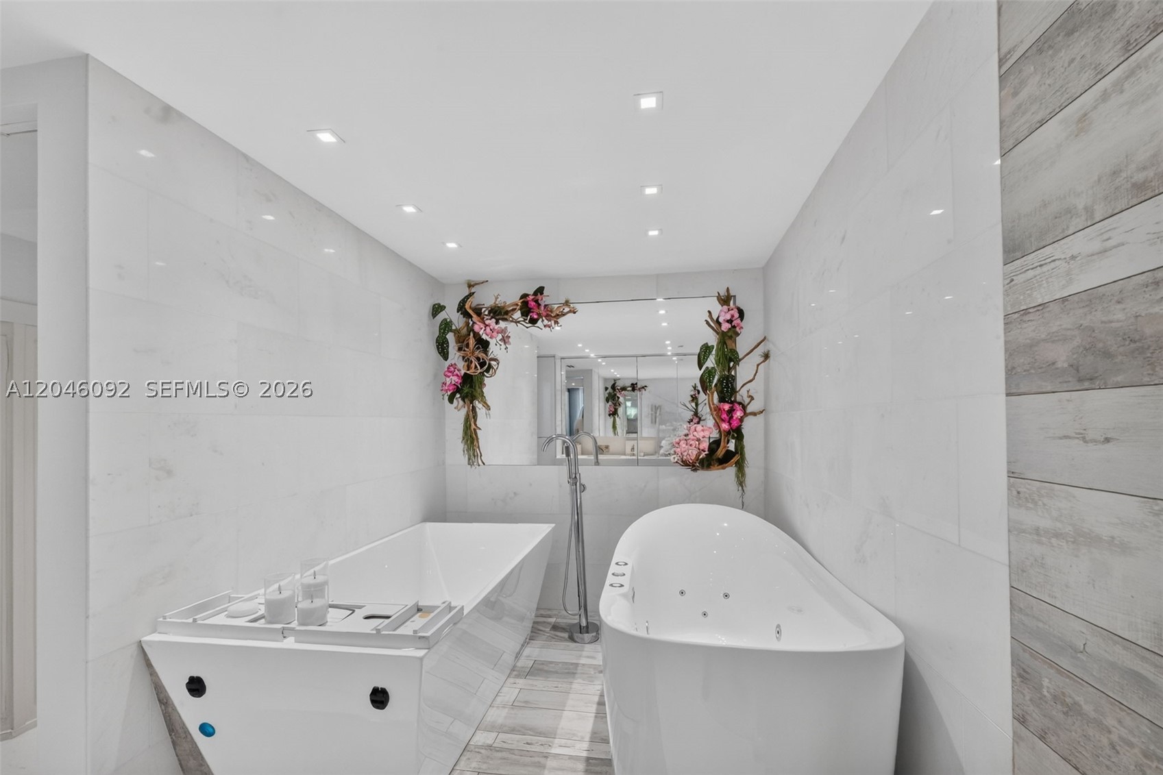 RONEY PALACE CONDO - Residential
