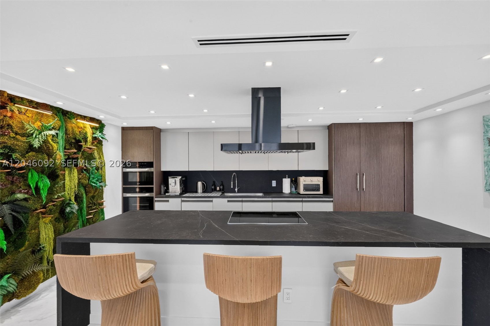 RONEY PALACE CONDO - Residential