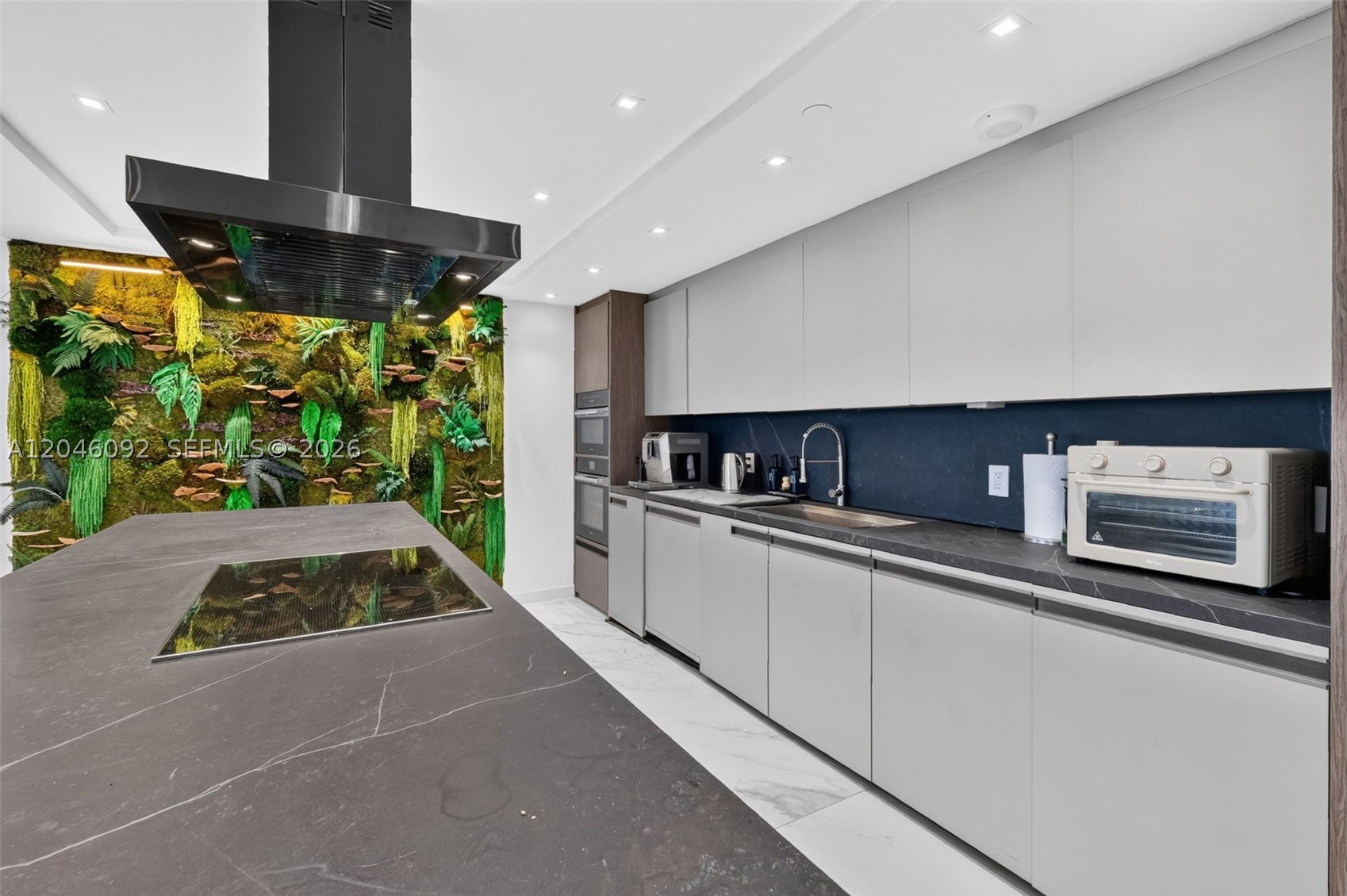 RONEY PALACE CONDO - Residential