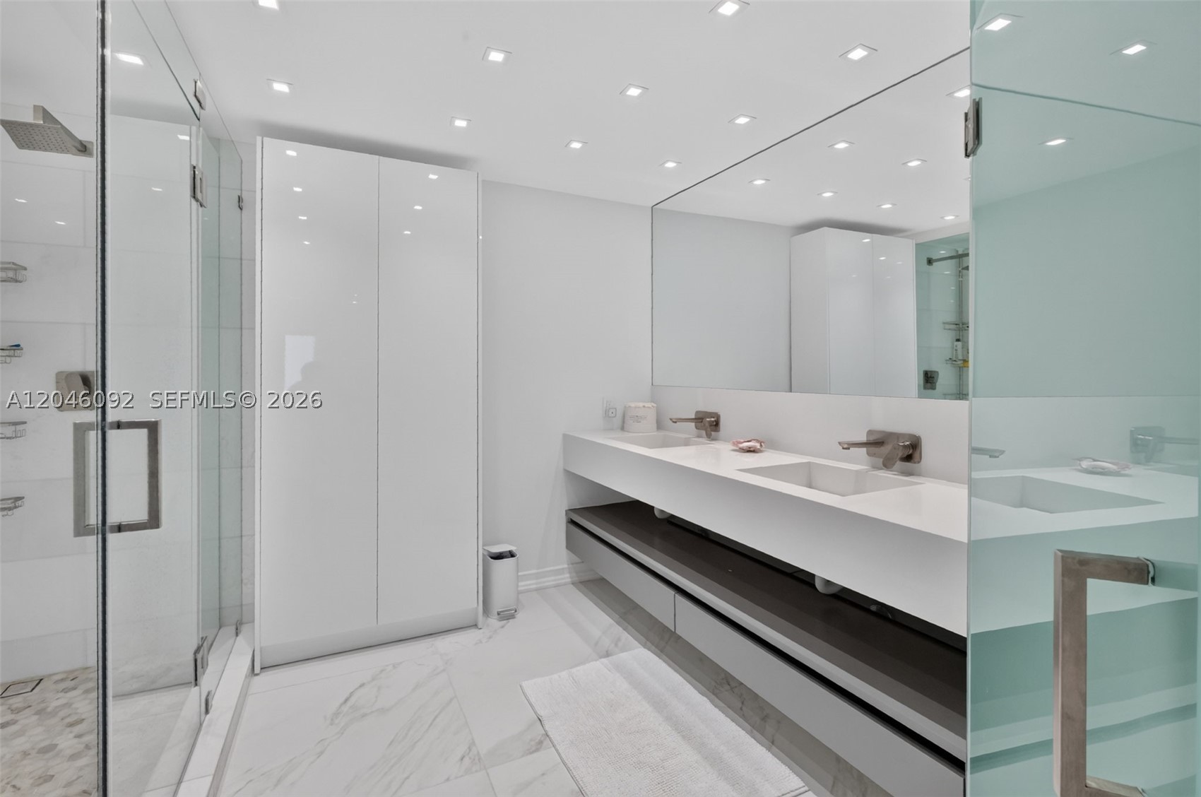 RONEY PALACE CONDO - Residential