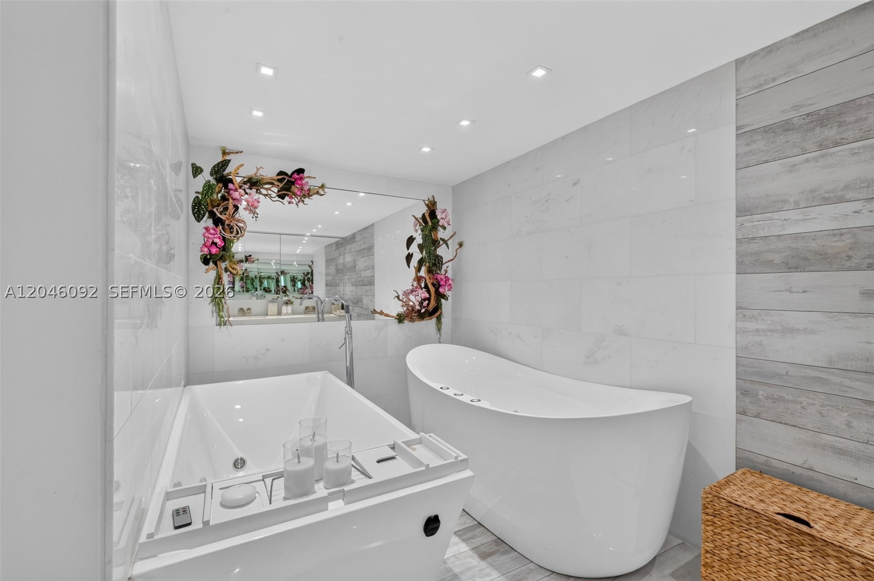 RONEY PALACE CONDO - Residential