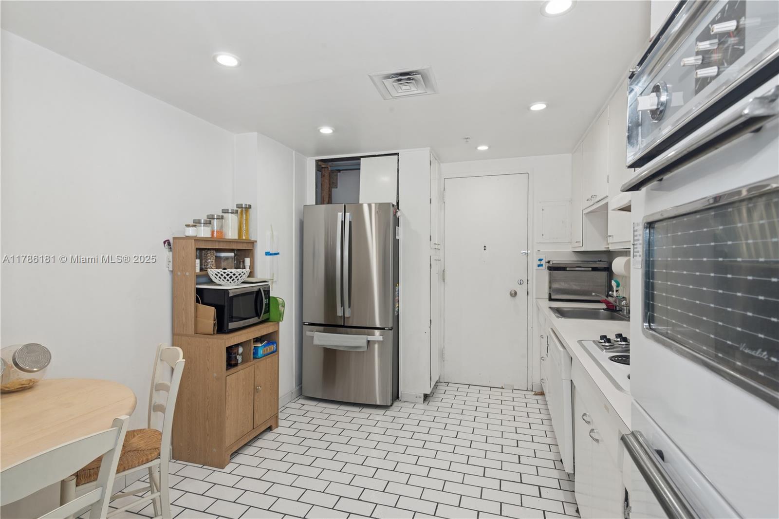 CRYSTAL HOUSE CONDO - Residential