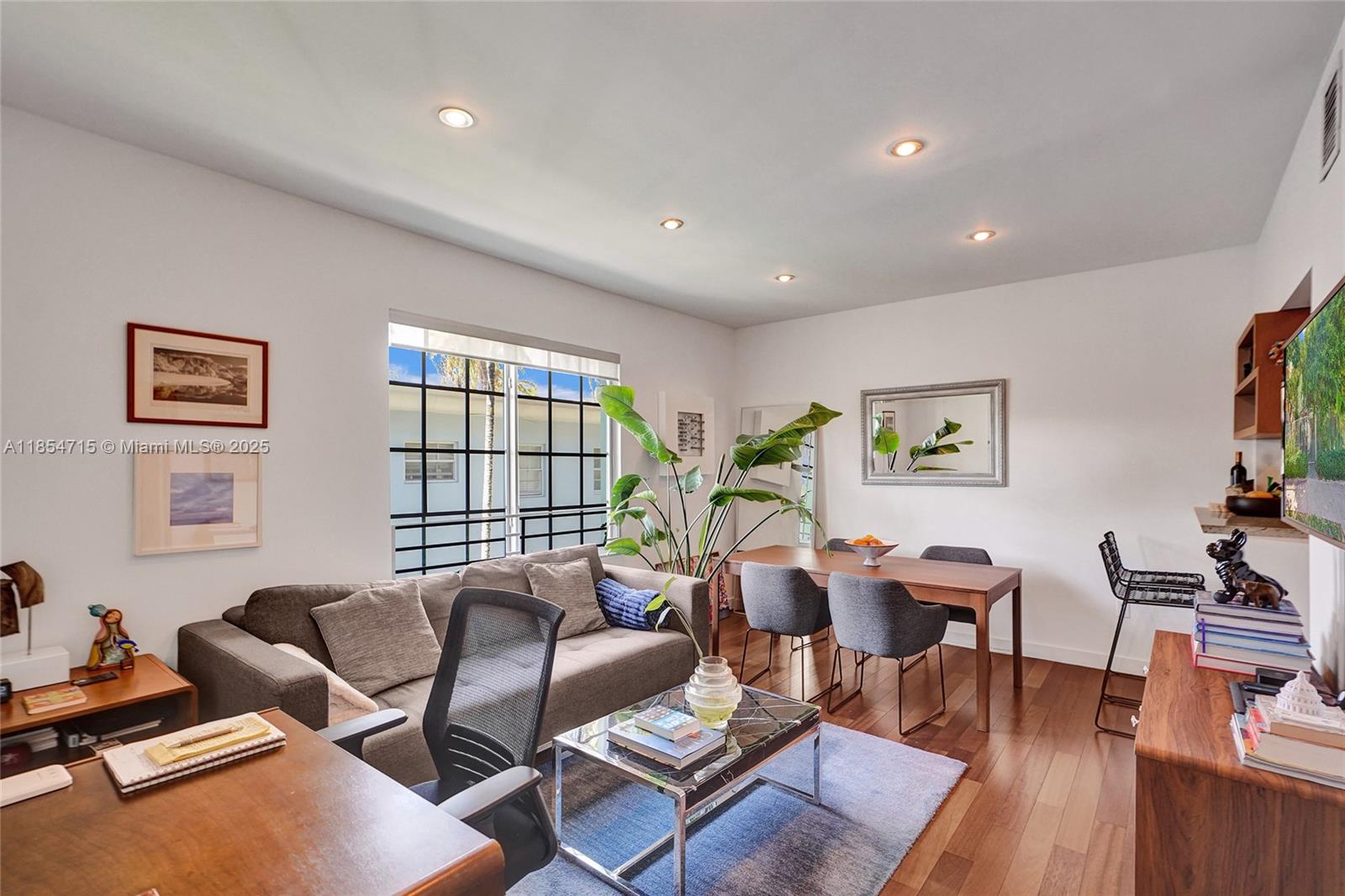 WHISPER CONDO - Residential