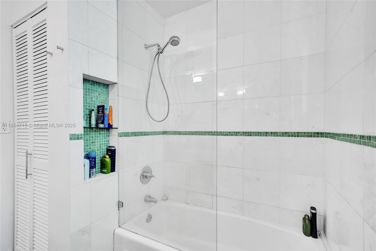 WHISPER CONDO - Residential