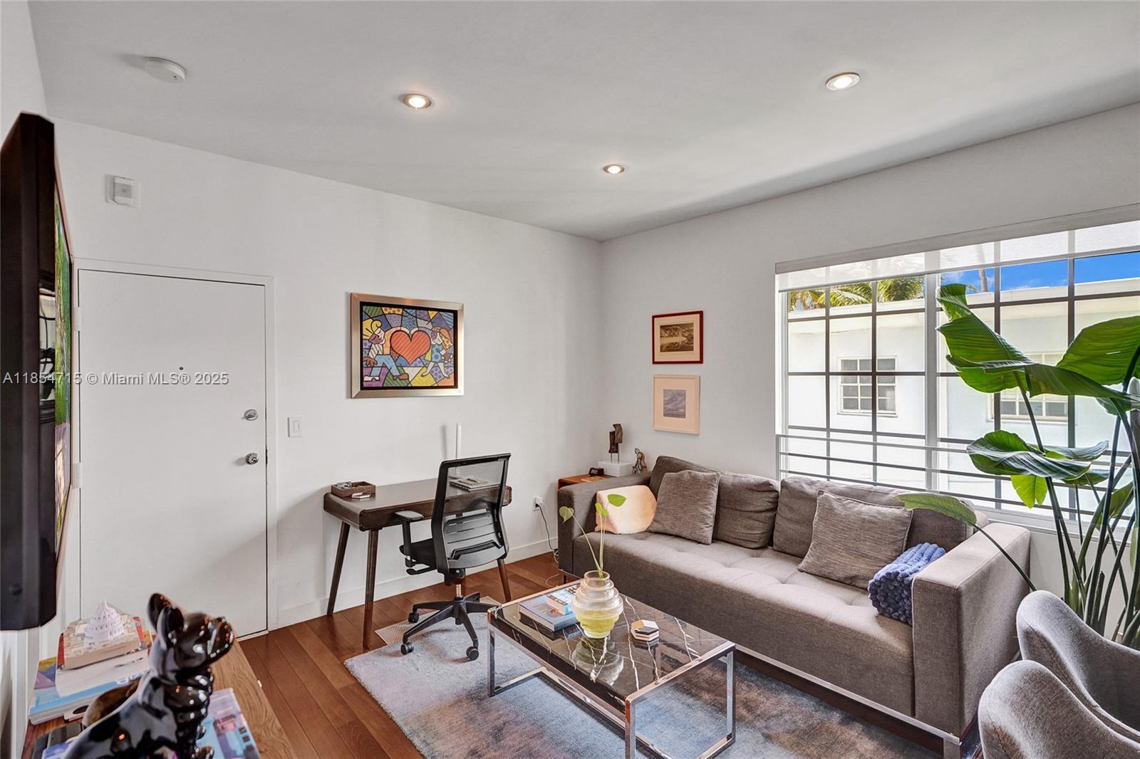 WHISPER CONDO - Residential