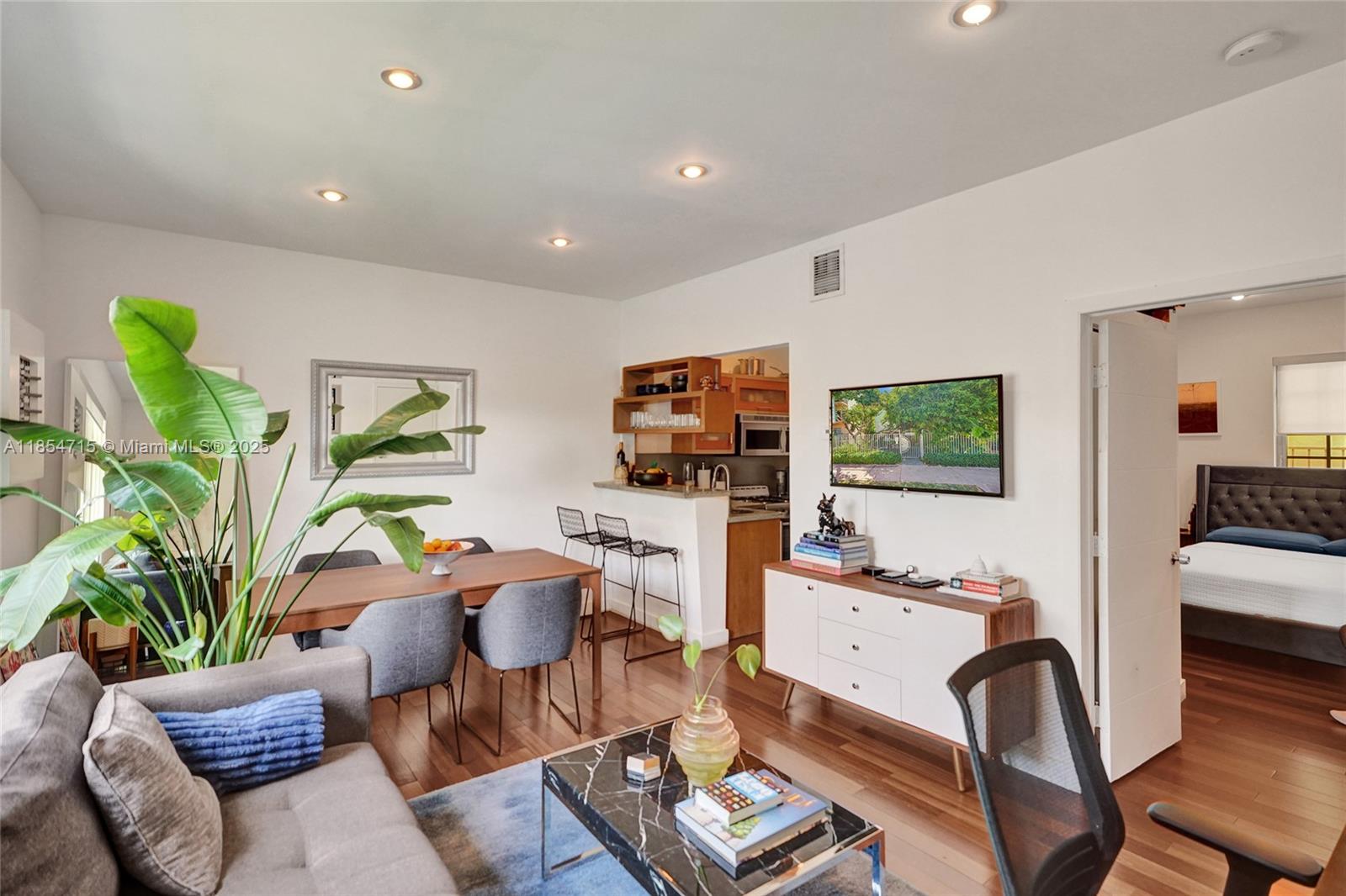 WHISPER CONDO - Residential