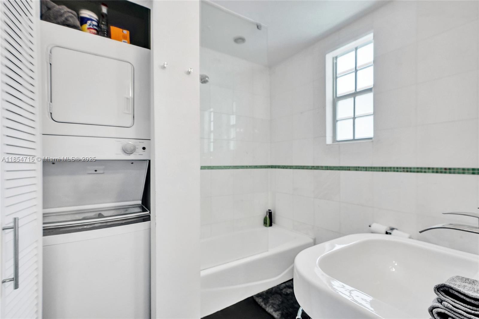WHISPER CONDO - Residential