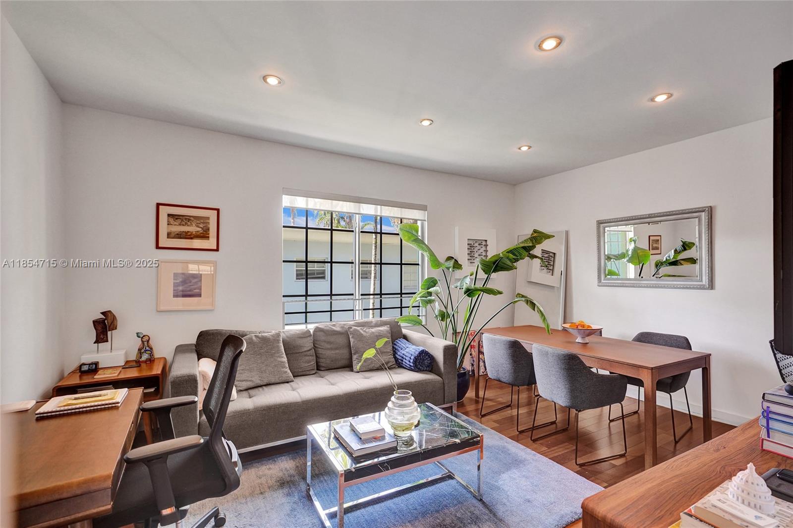 WHISPER CONDO - Residential