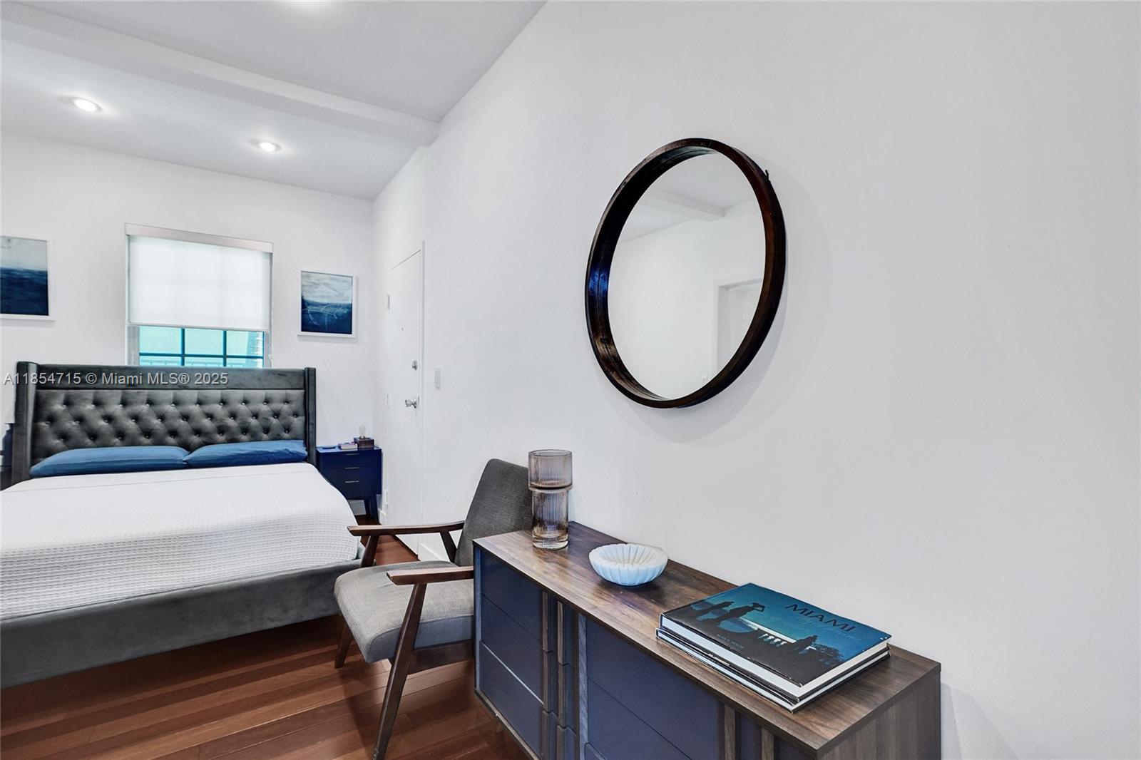 WHISPER CONDO - Residential