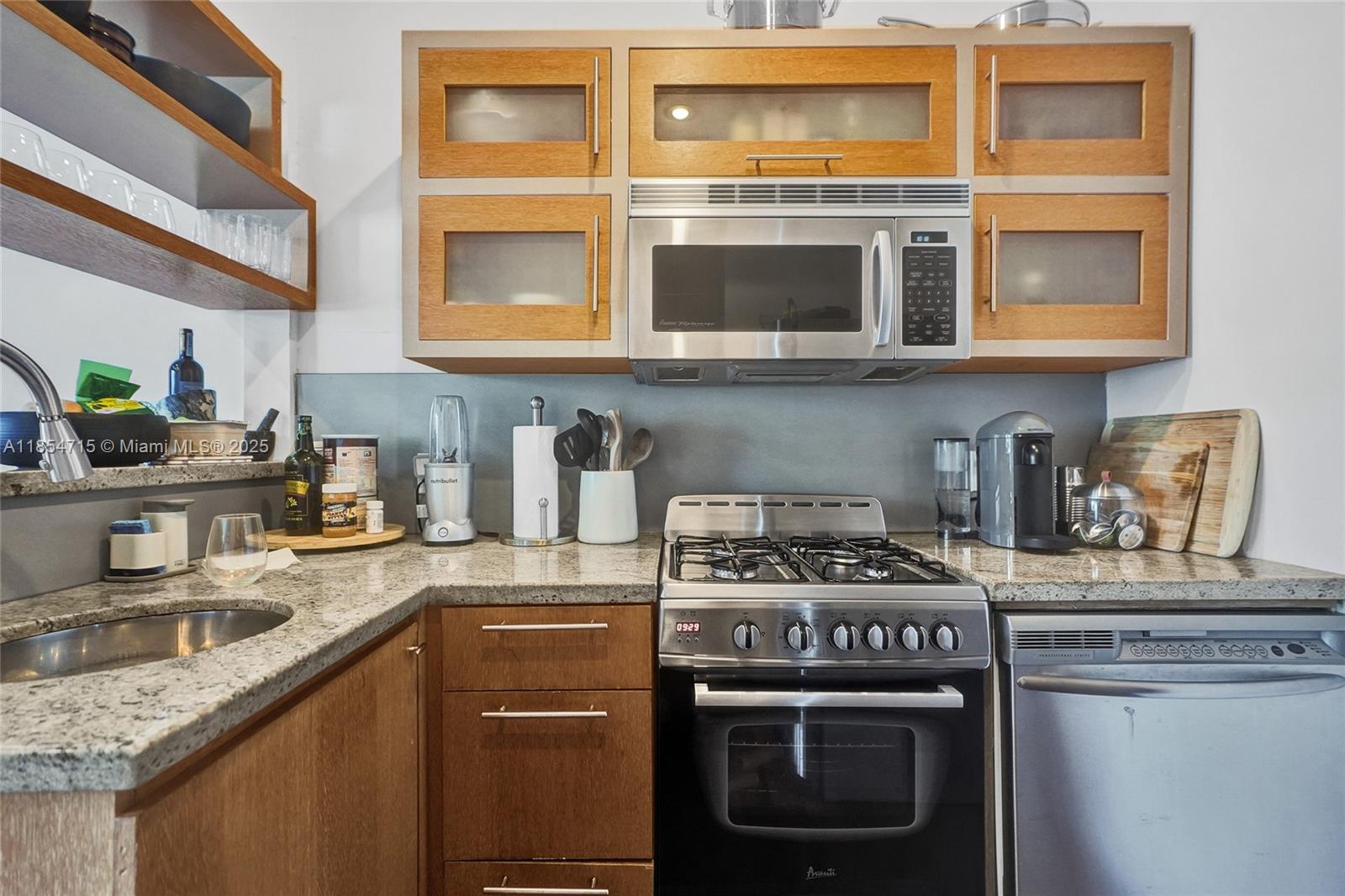 WHISPER CONDO - Residential