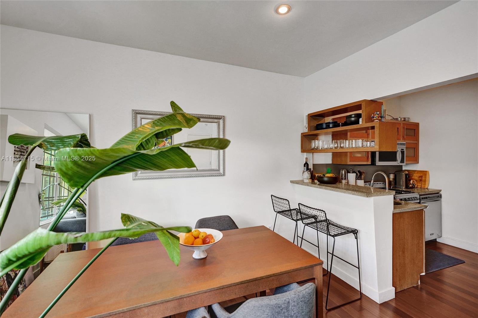 WHISPER CONDO - Residential