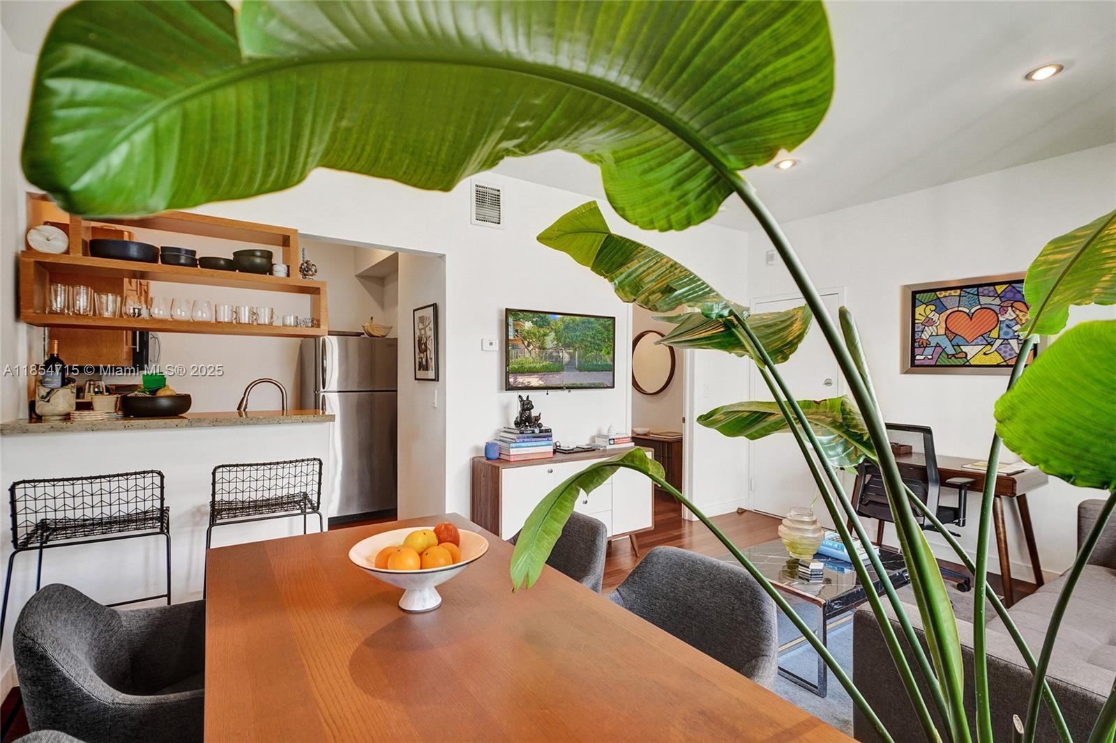 WHISPER CONDO - Residential