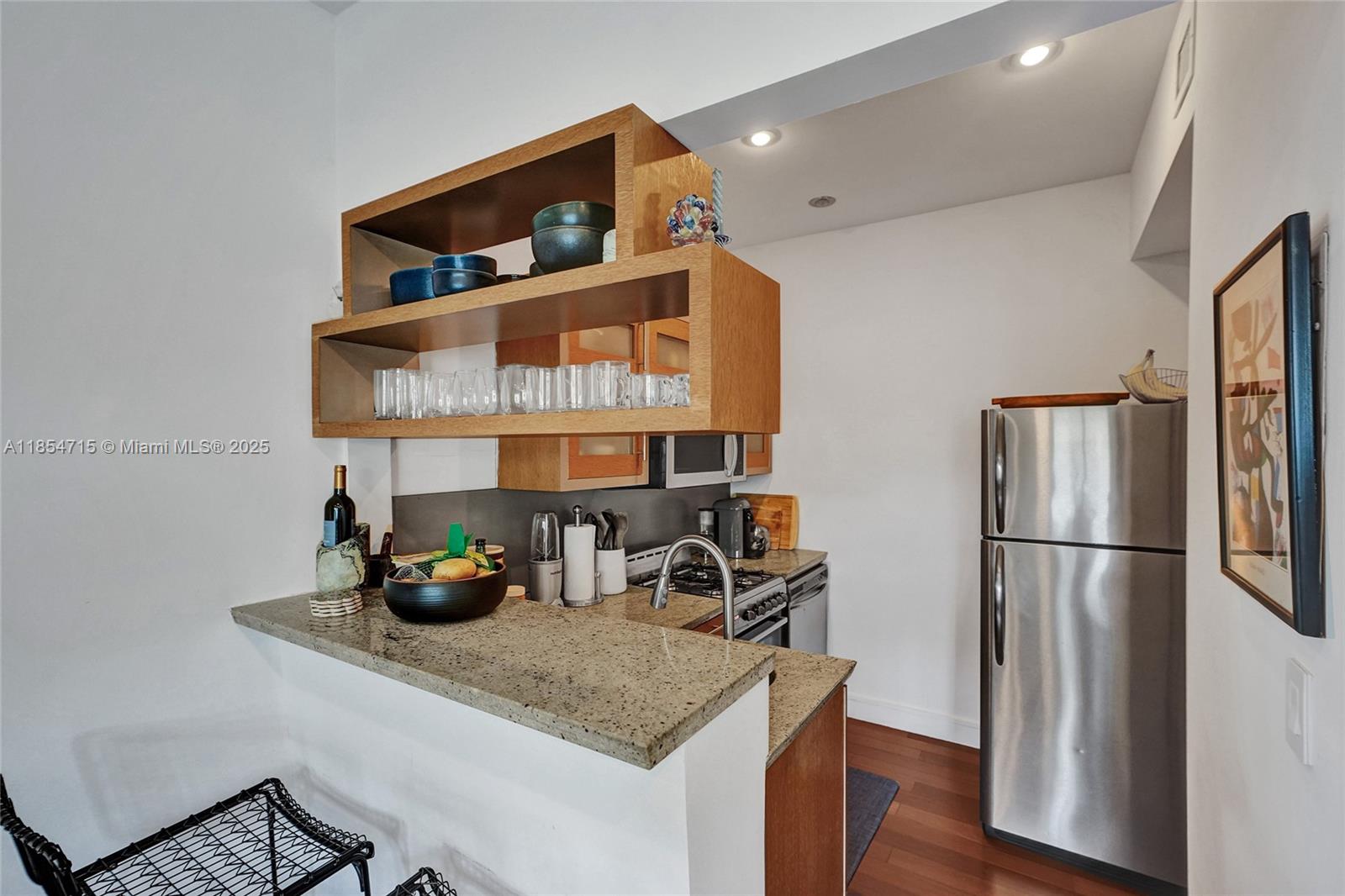 WHISPER CONDO - Residential