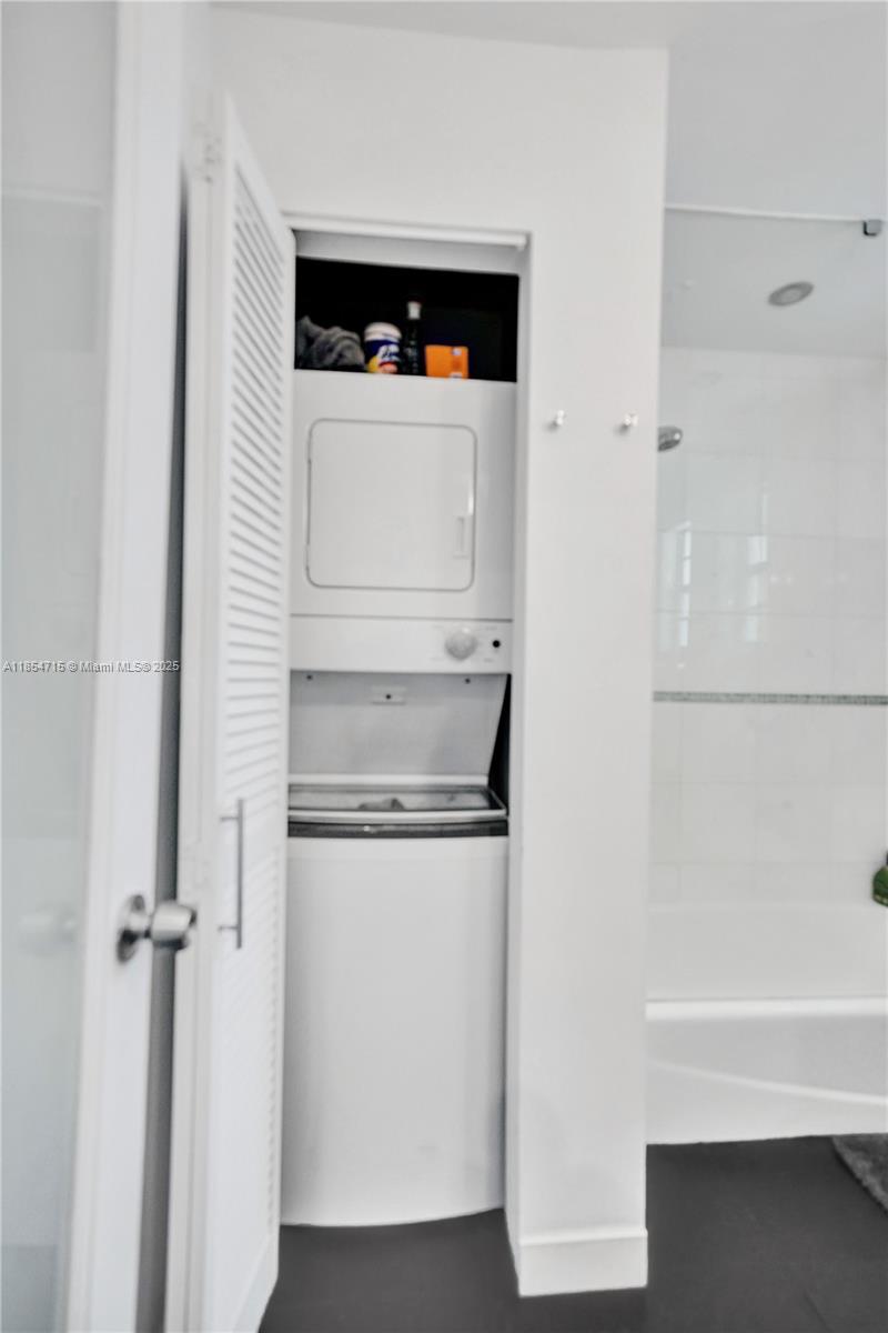 WHISPER CONDO - Residential
