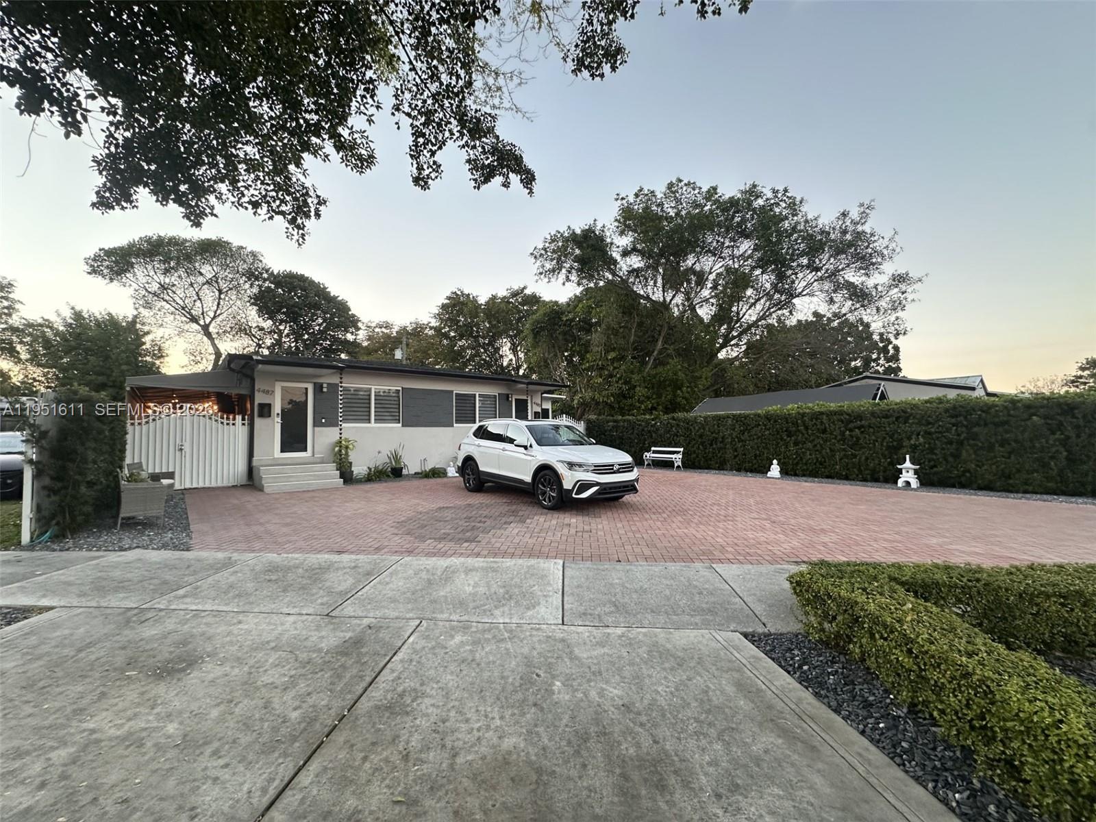 Look no further this is an updated duplex in a prime location 1 bedroom & 1 bathroom plenty of parking with outdoor terrace and large backyard for your family entertainment backyard is all completely tuff and with ivy walls for more information and your personal private viewing call listing agent