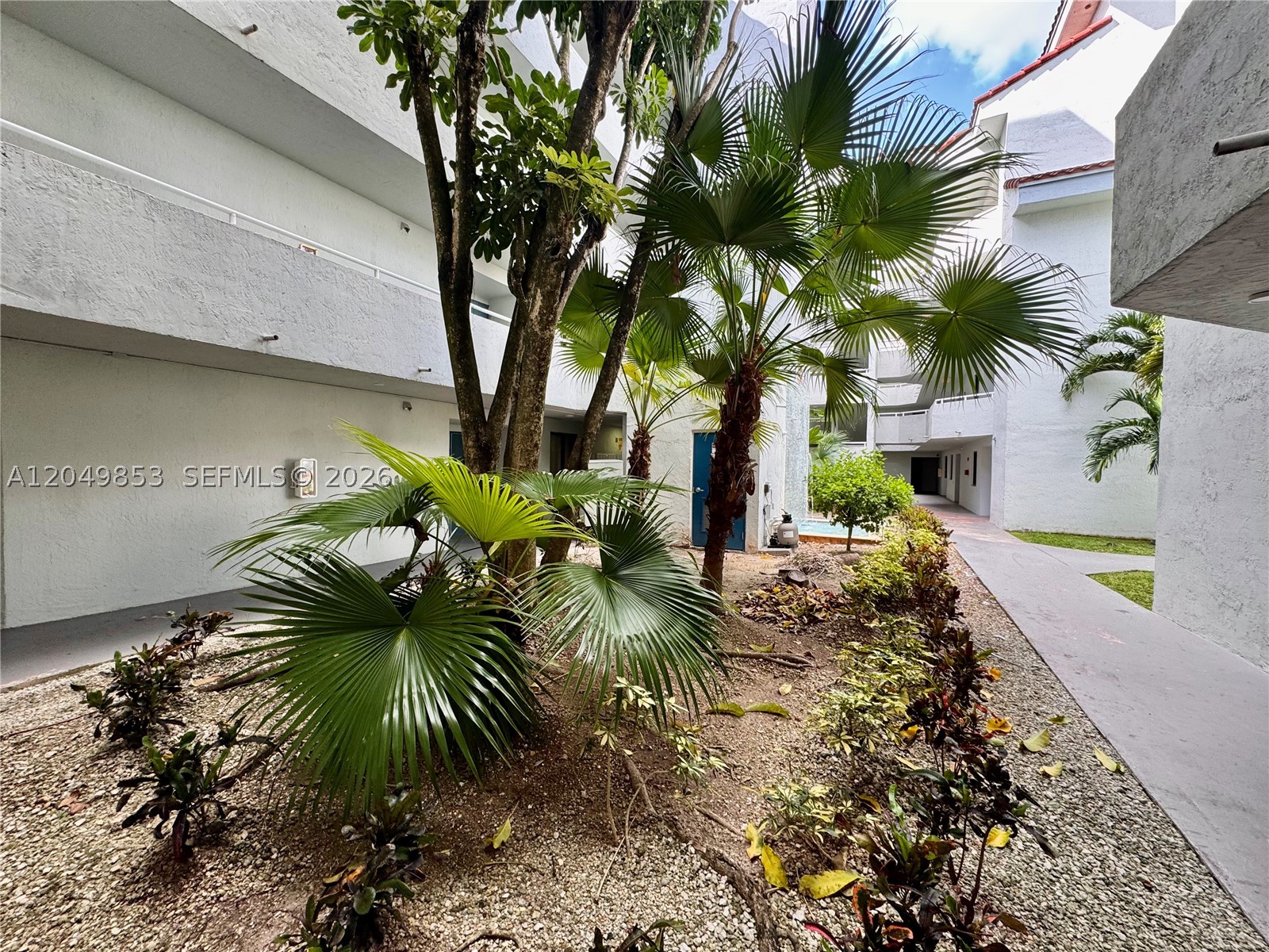 VERABELLA FALLS CONDO - Residential Lease