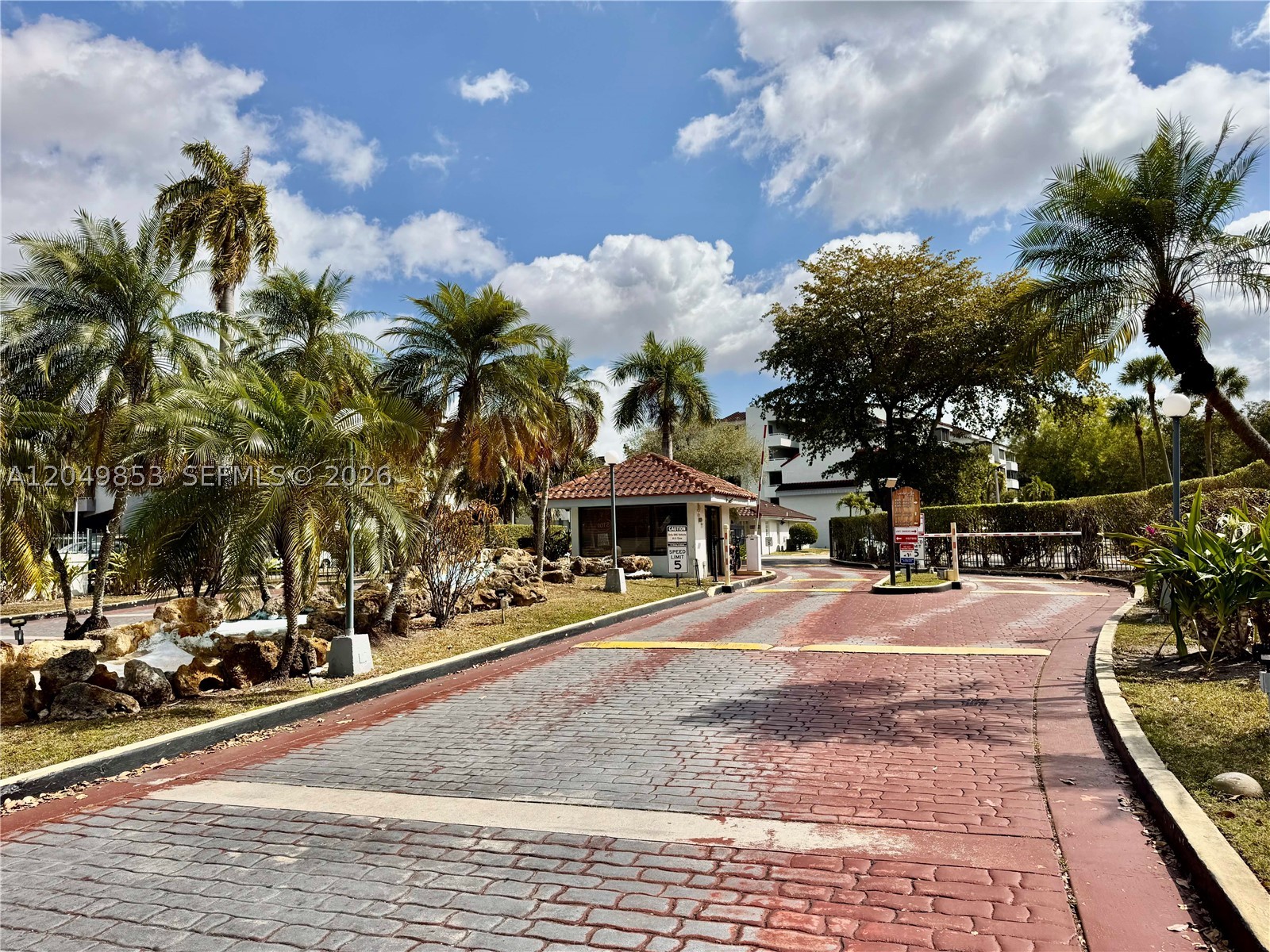 VERABELLA FALLS CONDO - Residential Lease