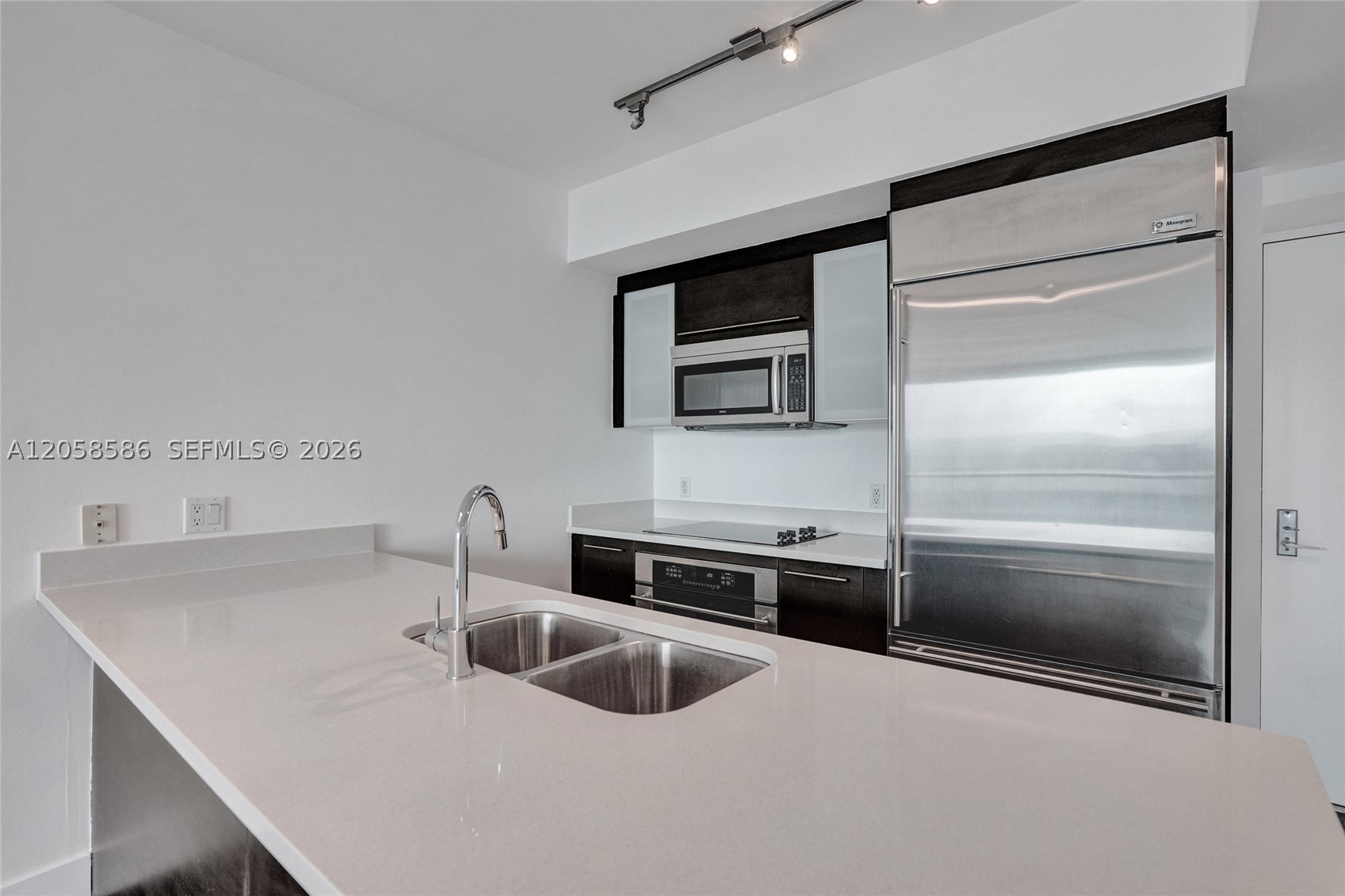 500 BRICKELL WEST CONDO - Residential