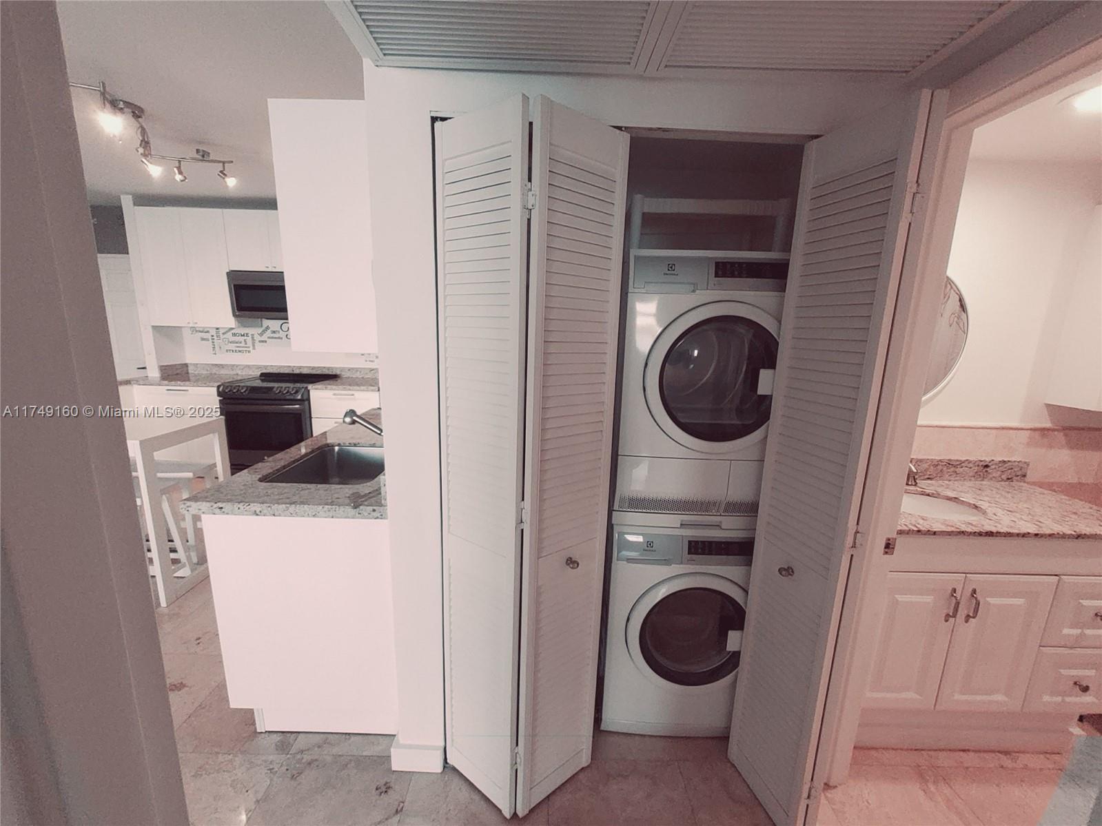 ISLAND POINTE CONDO - Residential Lease