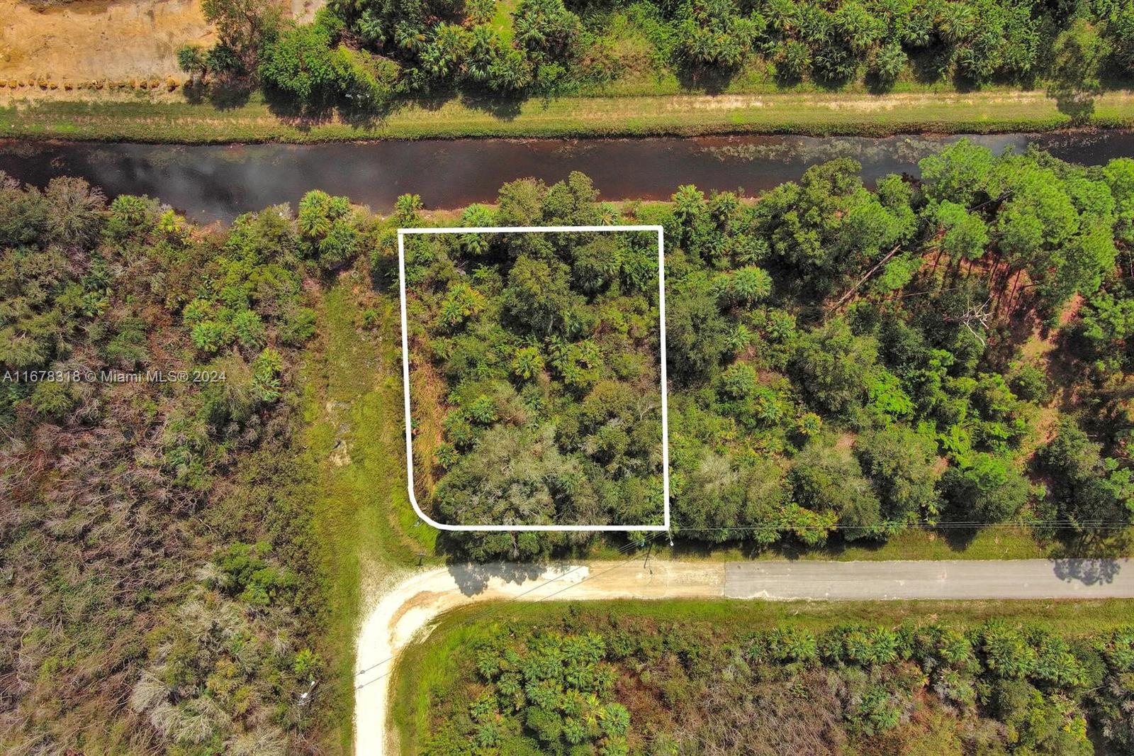 LEHIGH ACRES - Land
