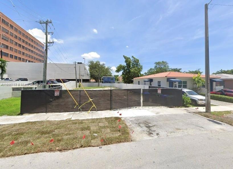 Investors! Location. Location. Discover the potential of this expansive nearly 7,000 sq ft lot nestled in the vibrant heart of Coral Gables. Explore the potential to upgrade to T4 zoning, enabling a striking 4-unit development spanning 4 floors. This exceptional property presents a rare chance for investors and developers to enhance the esteemed Gables neighborhood.