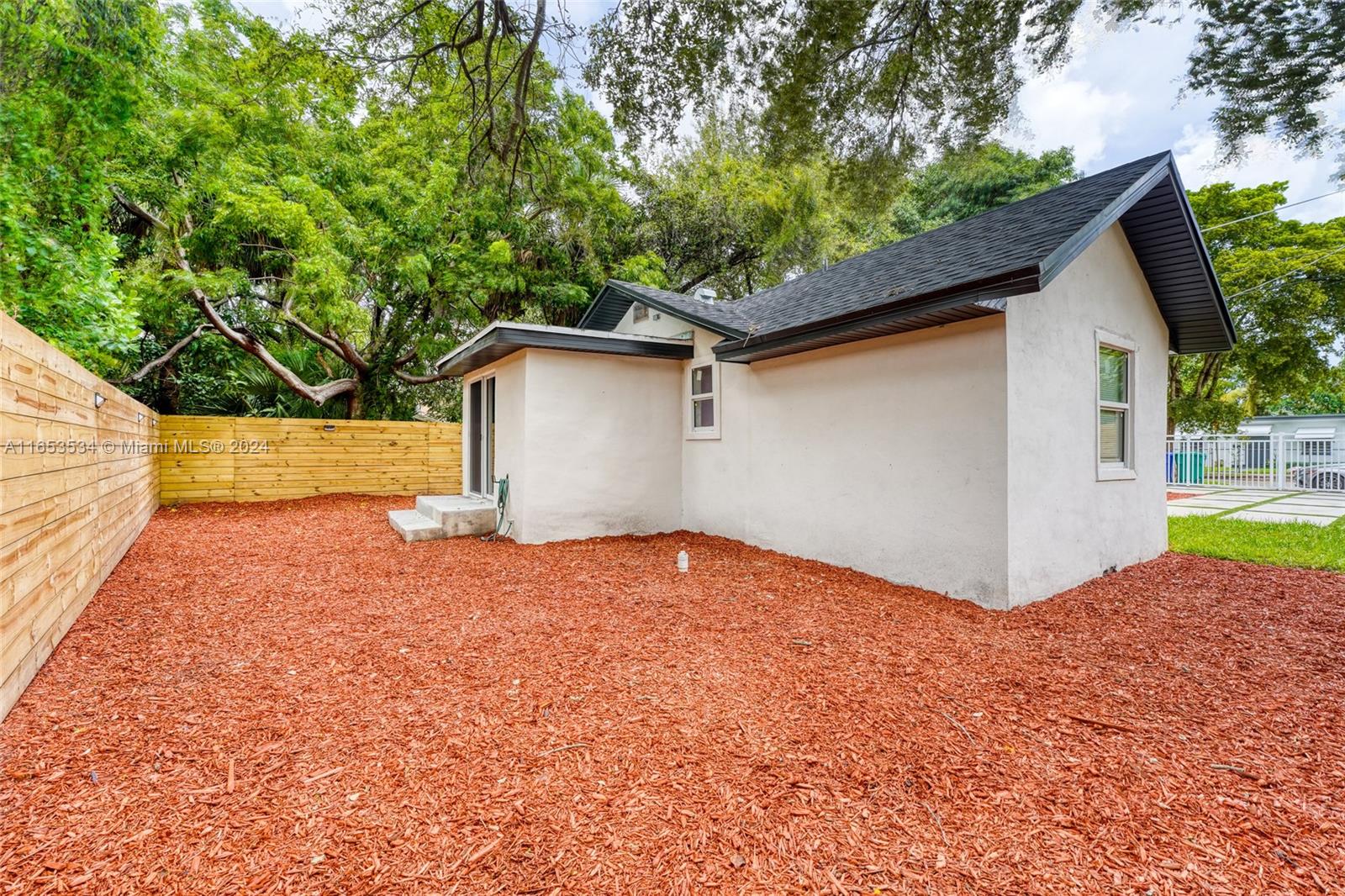 BUENA VISTA GARDENS - Residential Lease