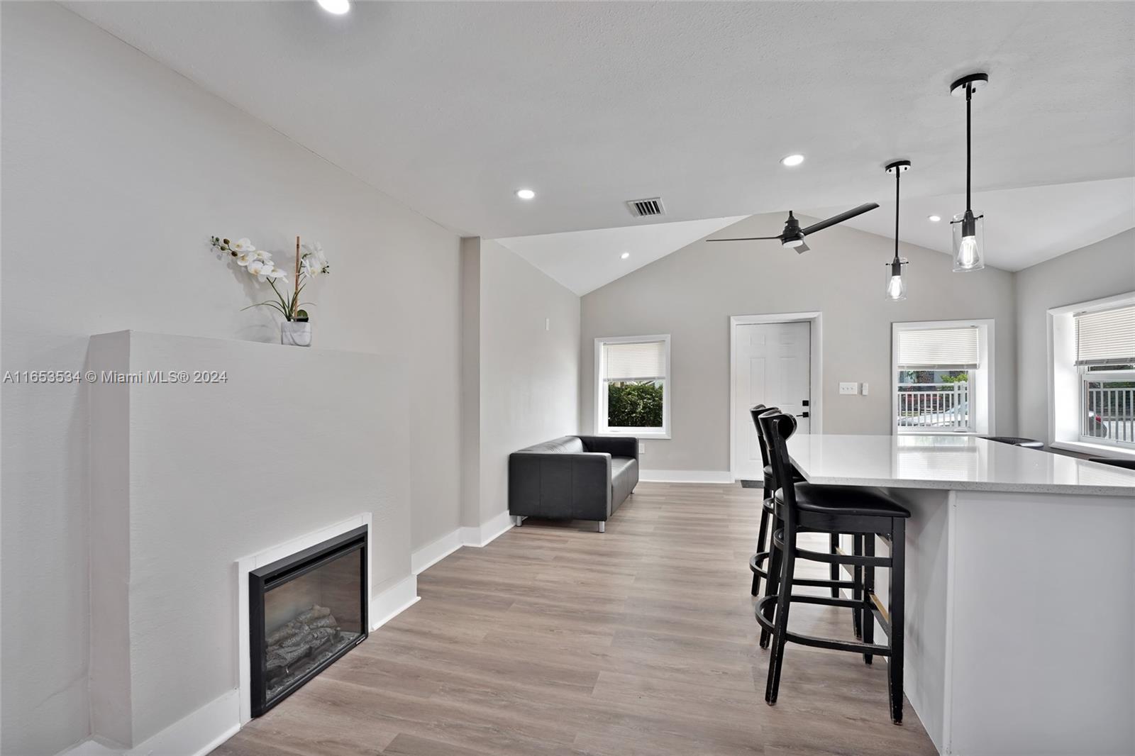 BUENA VISTA GARDENS - Residential Lease