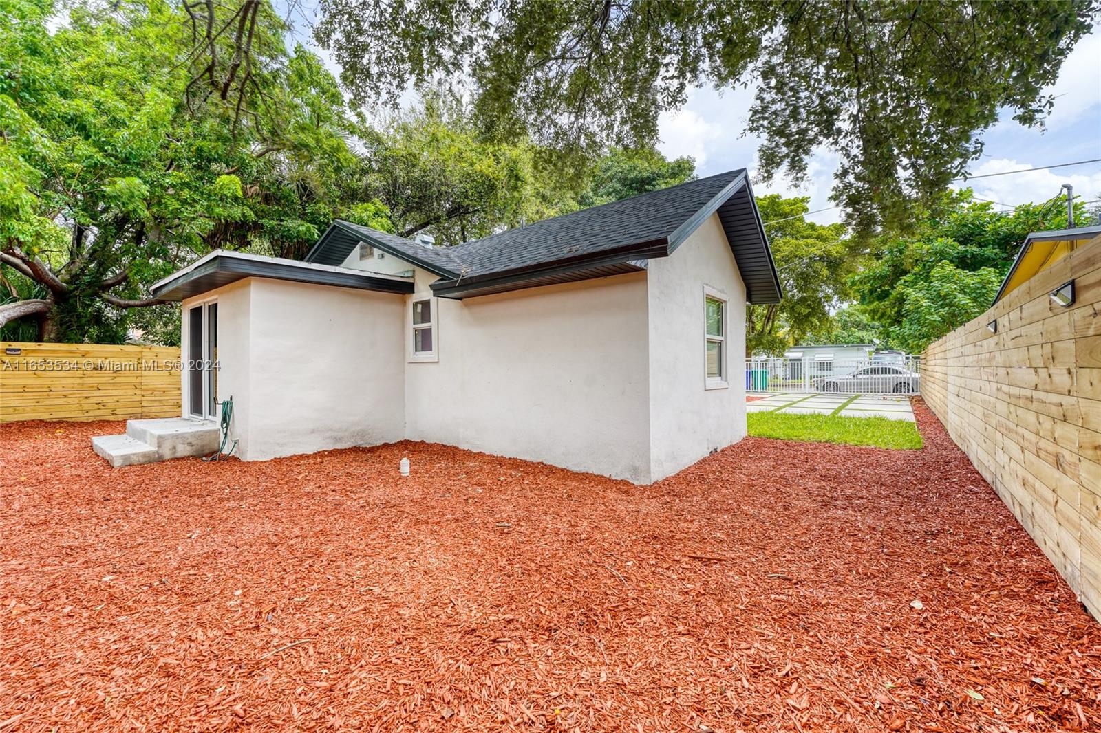 BUENA VISTA GARDENS - Residential Lease
