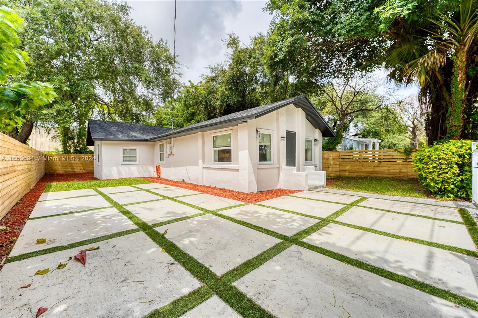 BUENA VISTA GARDENS - Residential Lease