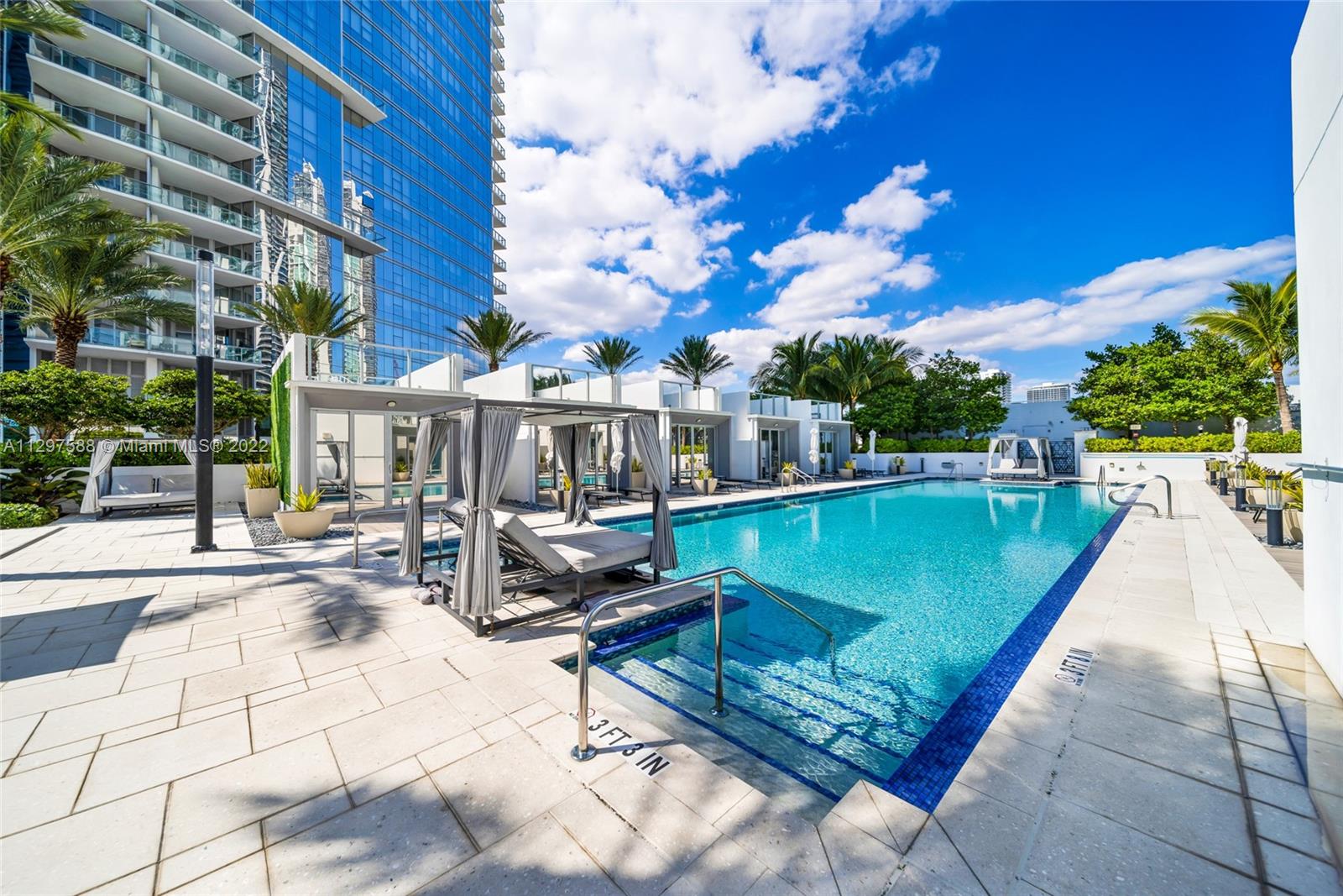 PARAMOUNT MIAMI WORLDCENT - Residential Lease