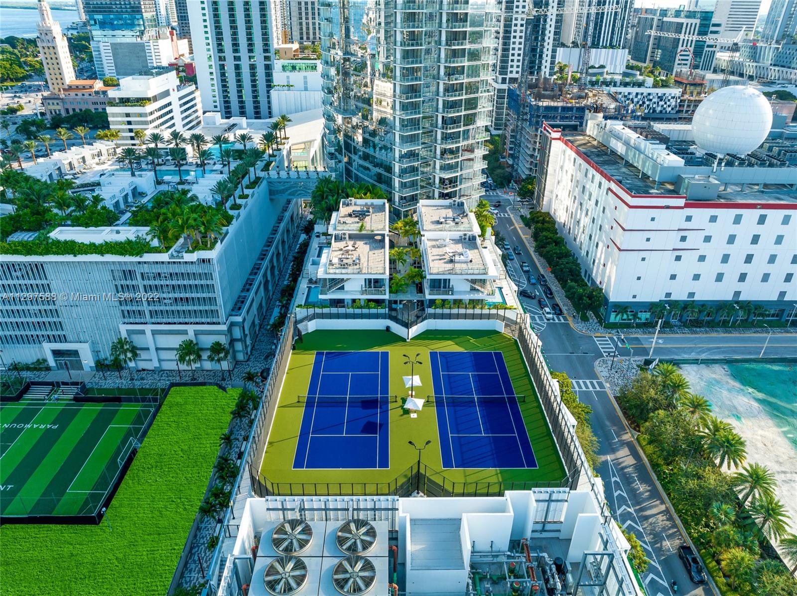 PARAMOUNT MIAMI WORLDCENT - Residential Lease