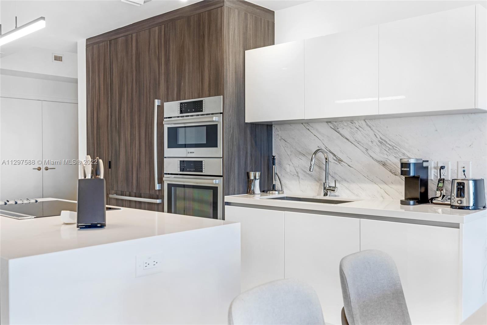PARAMOUNT MIAMI WORLDCENT - Residential Lease