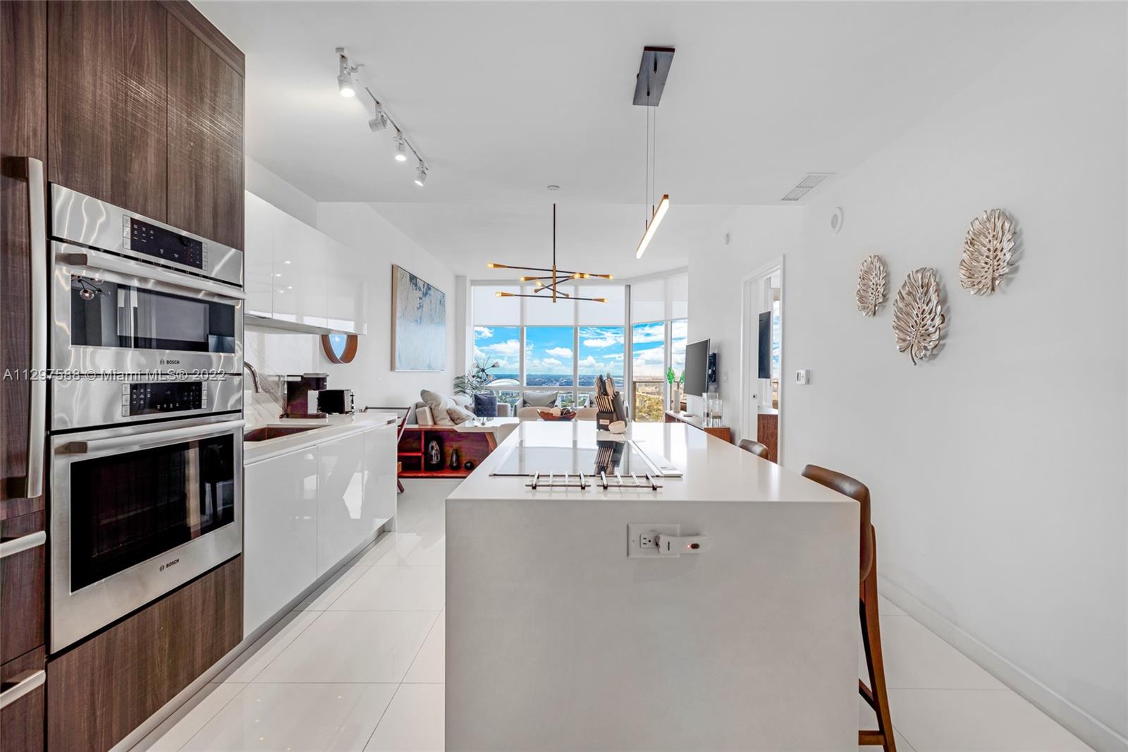 PARAMOUNT MIAMI WORLDCENT - Residential Lease