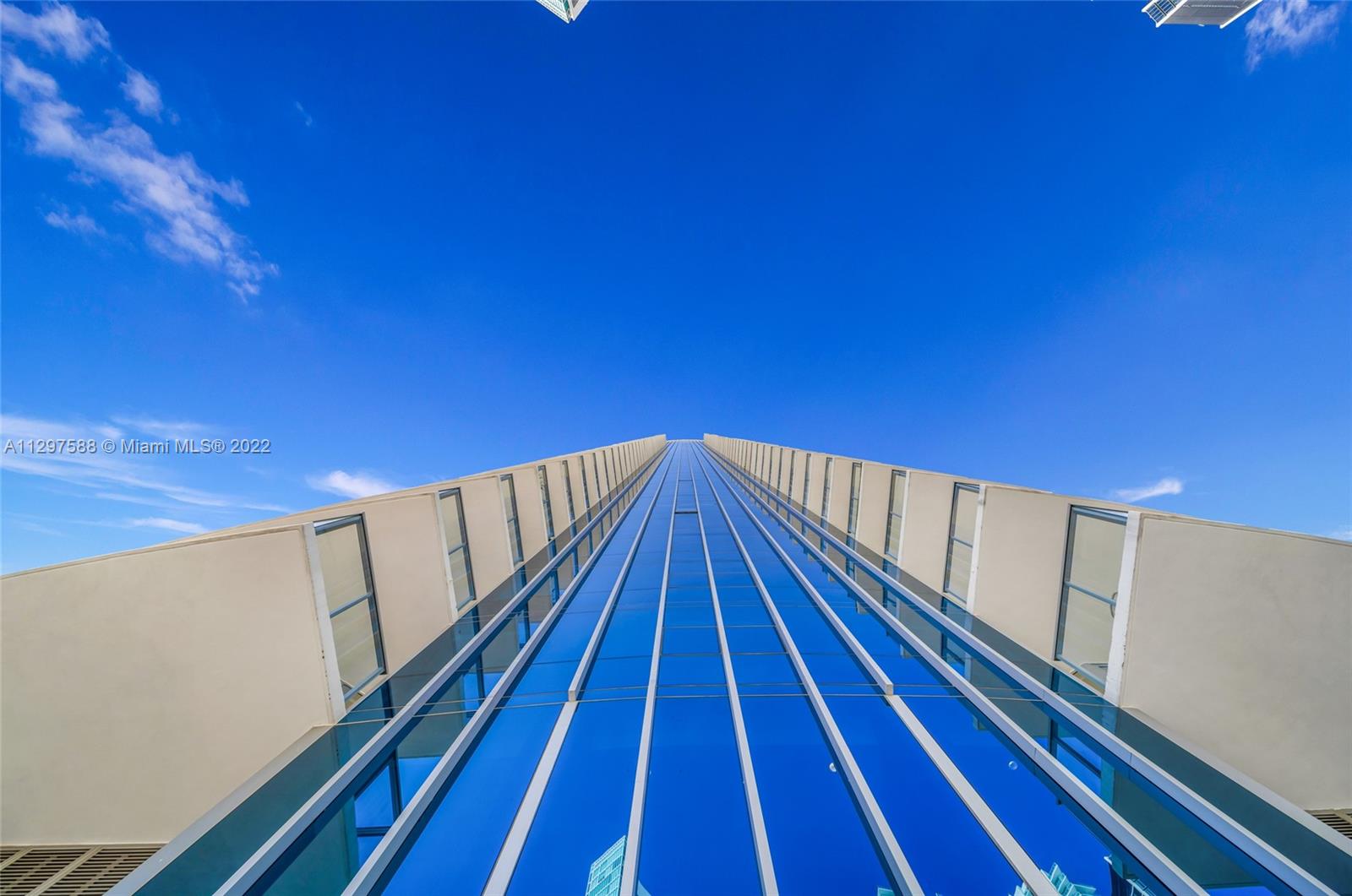 PARAMOUNT MIAMI WORLDCENT - Residential Lease