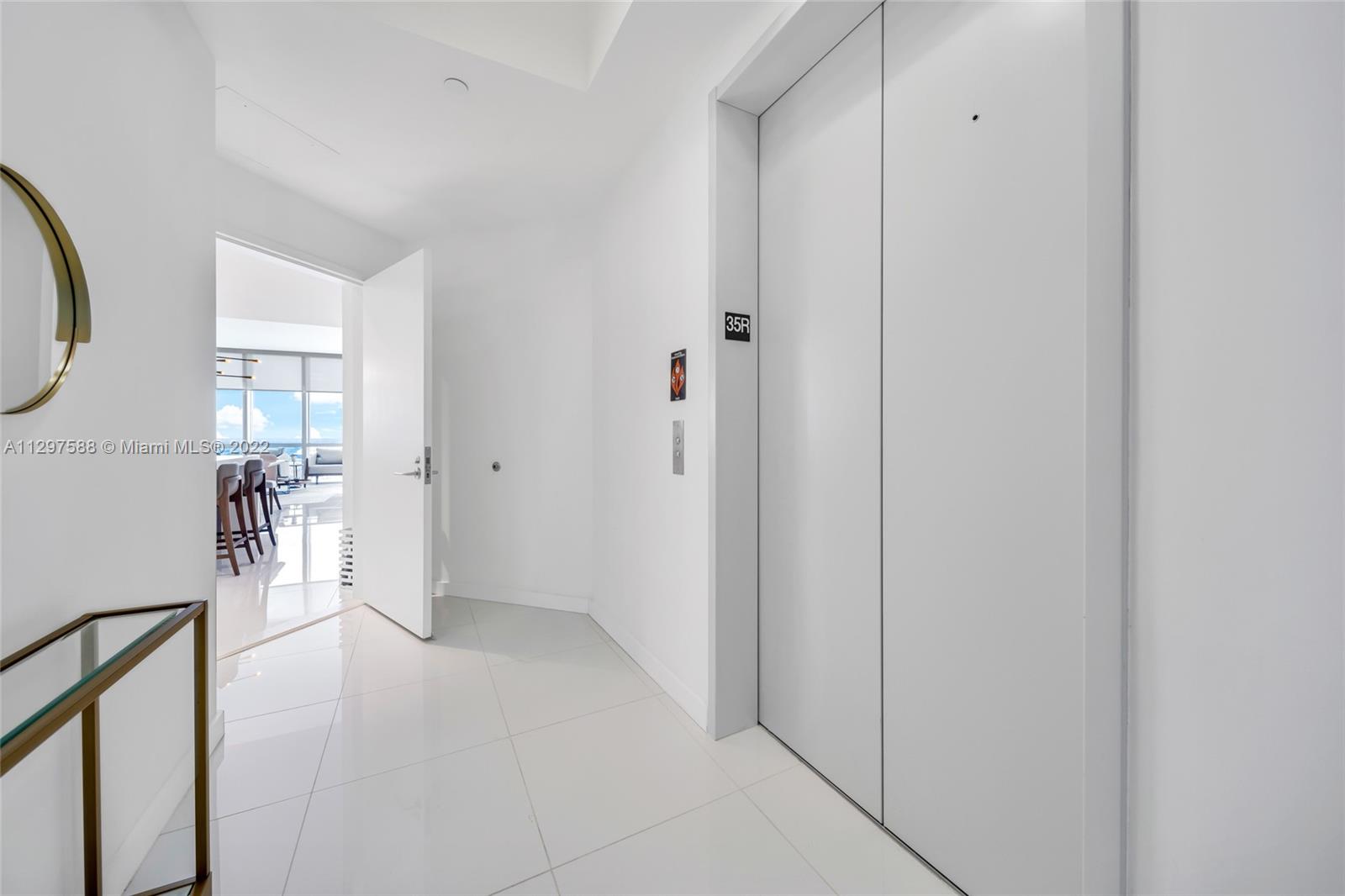 PARAMOUNT MIAMI WORLDCENT - Residential Lease