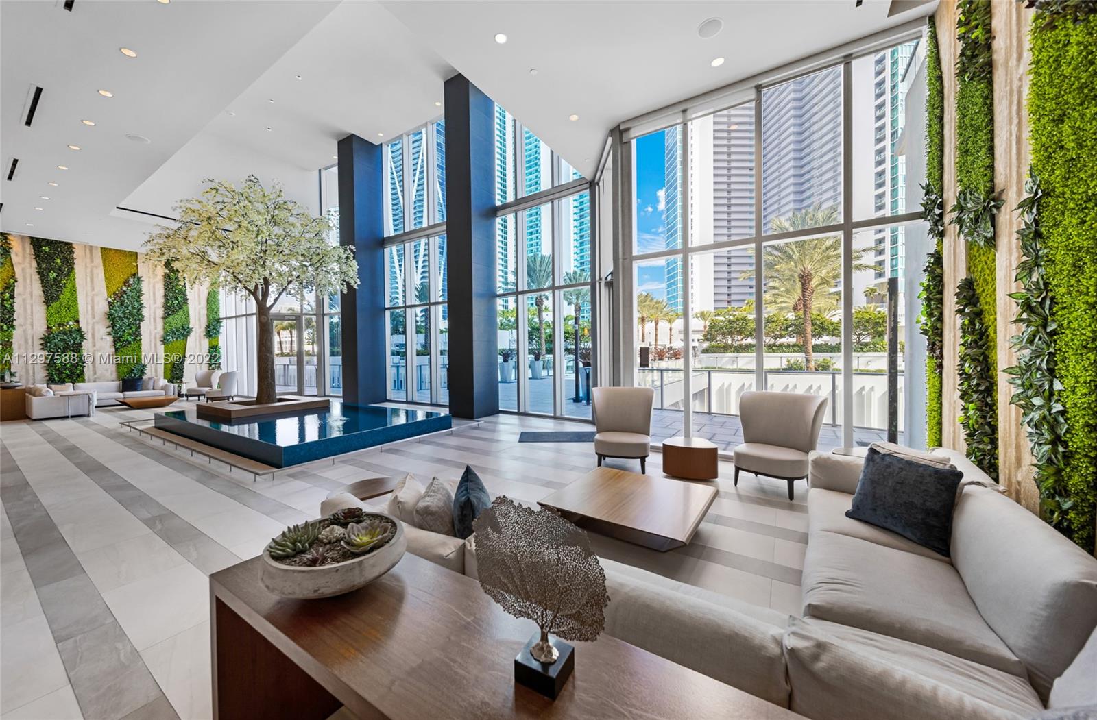PARAMOUNT MIAMI WORLDCENT - Residential Lease