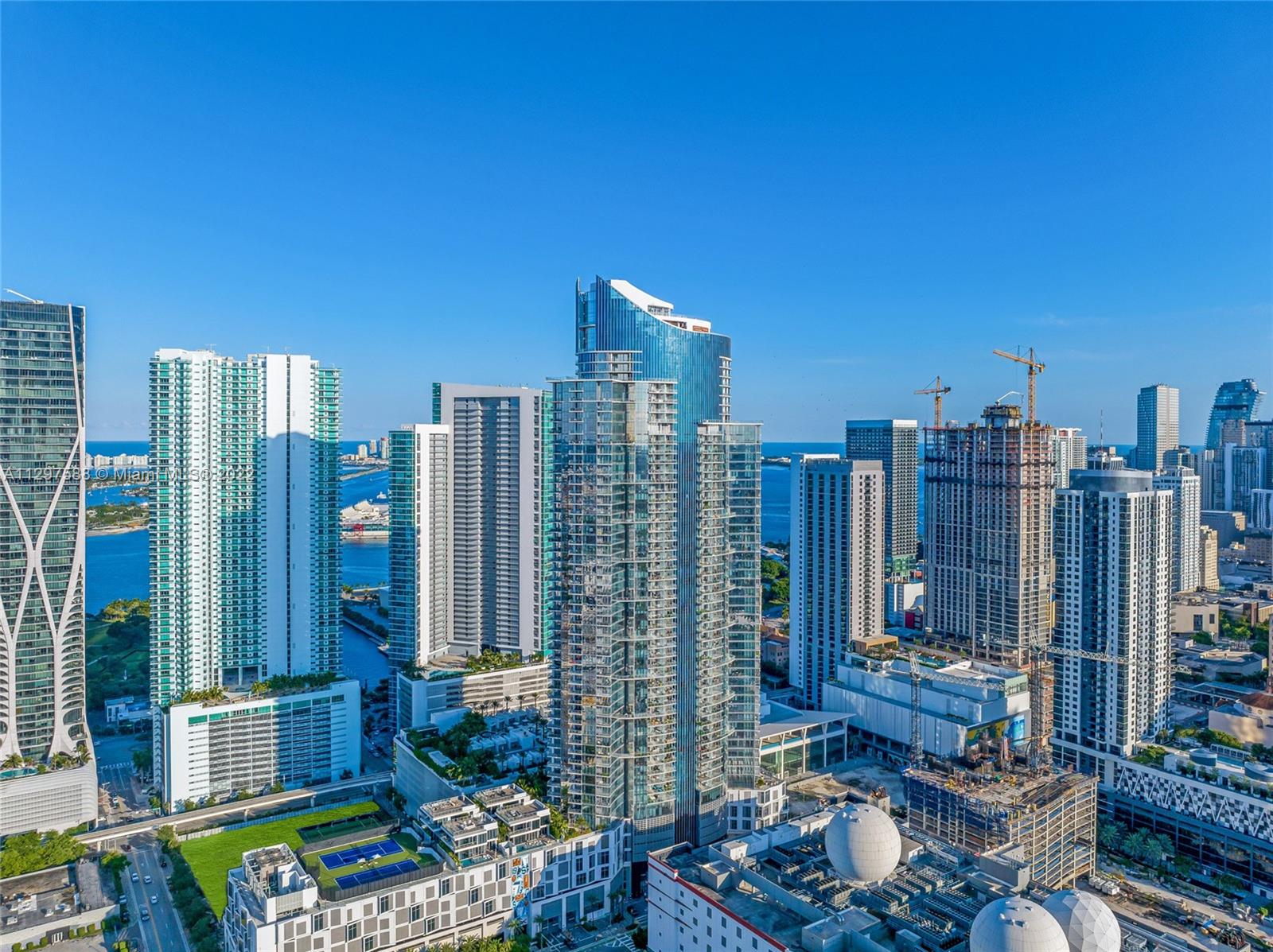 PARAMOUNT MIAMI WORLDCENT - Residential Lease