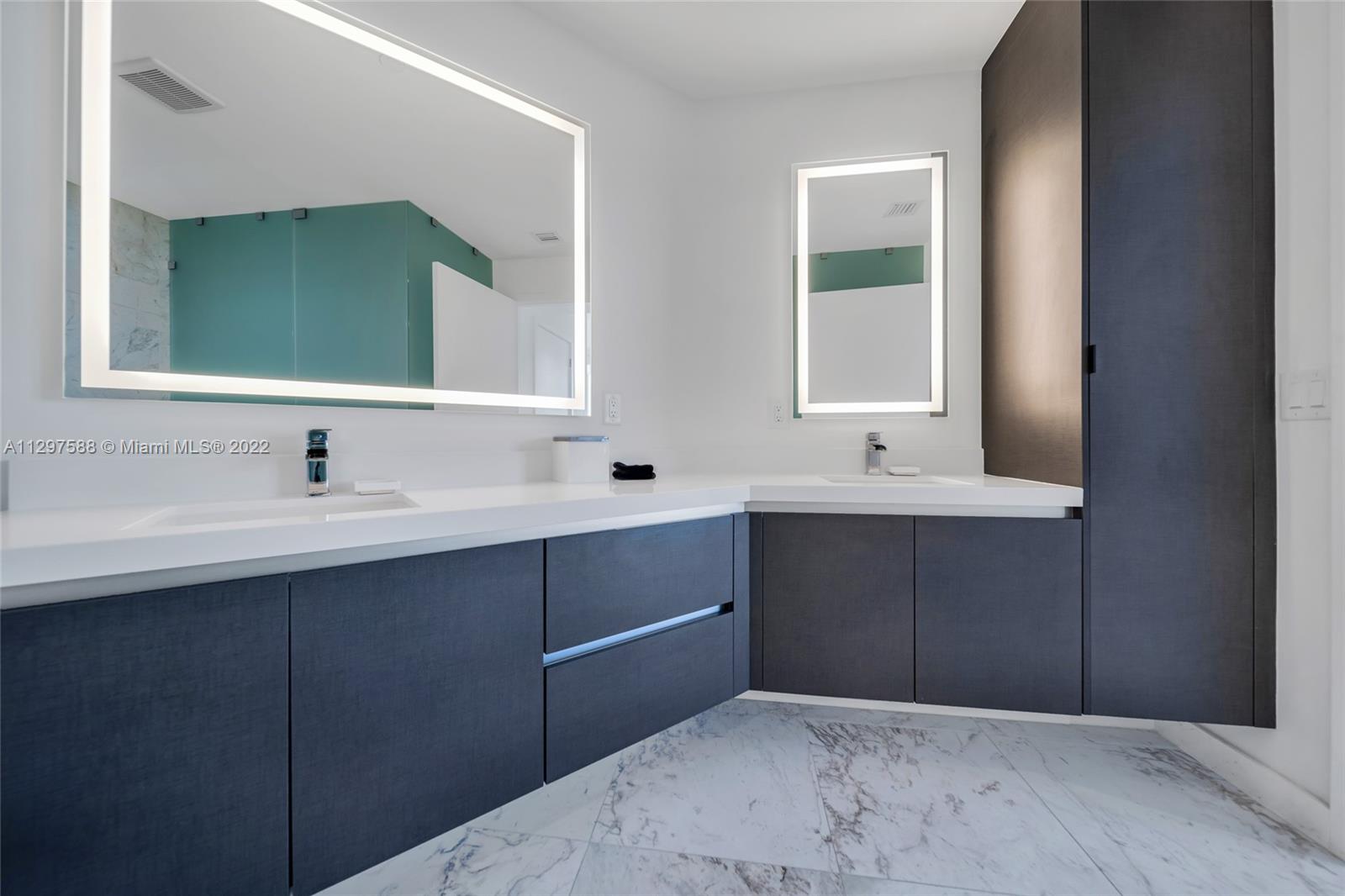 PARAMOUNT MIAMI WORLDCENT - Residential Lease