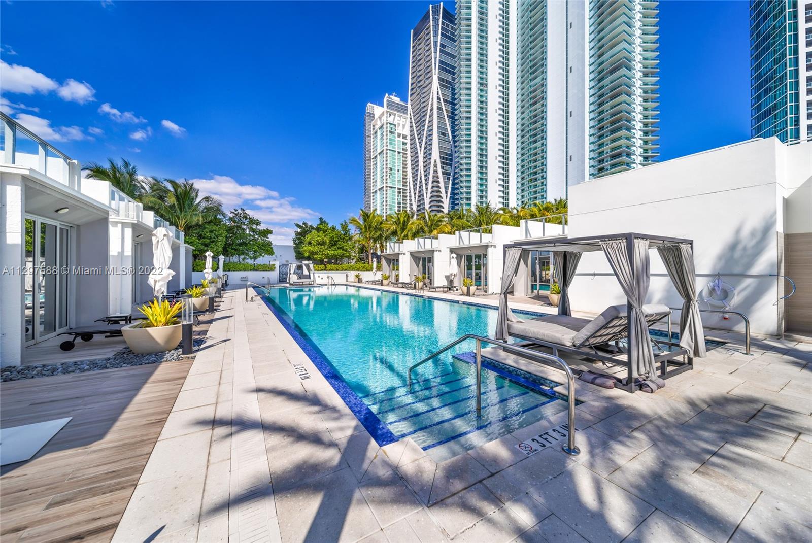 PARAMOUNT MIAMI WORLDCENT - Residential Lease