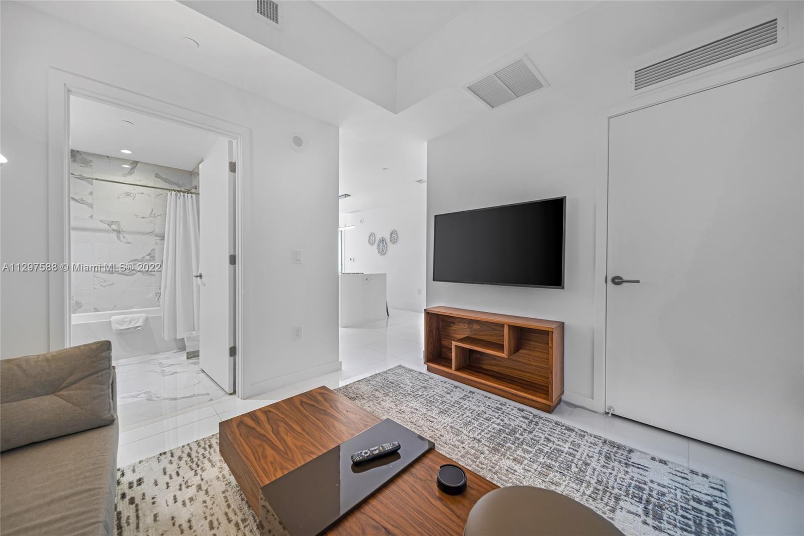 PARAMOUNT MIAMI WORLDCENT - Residential Lease