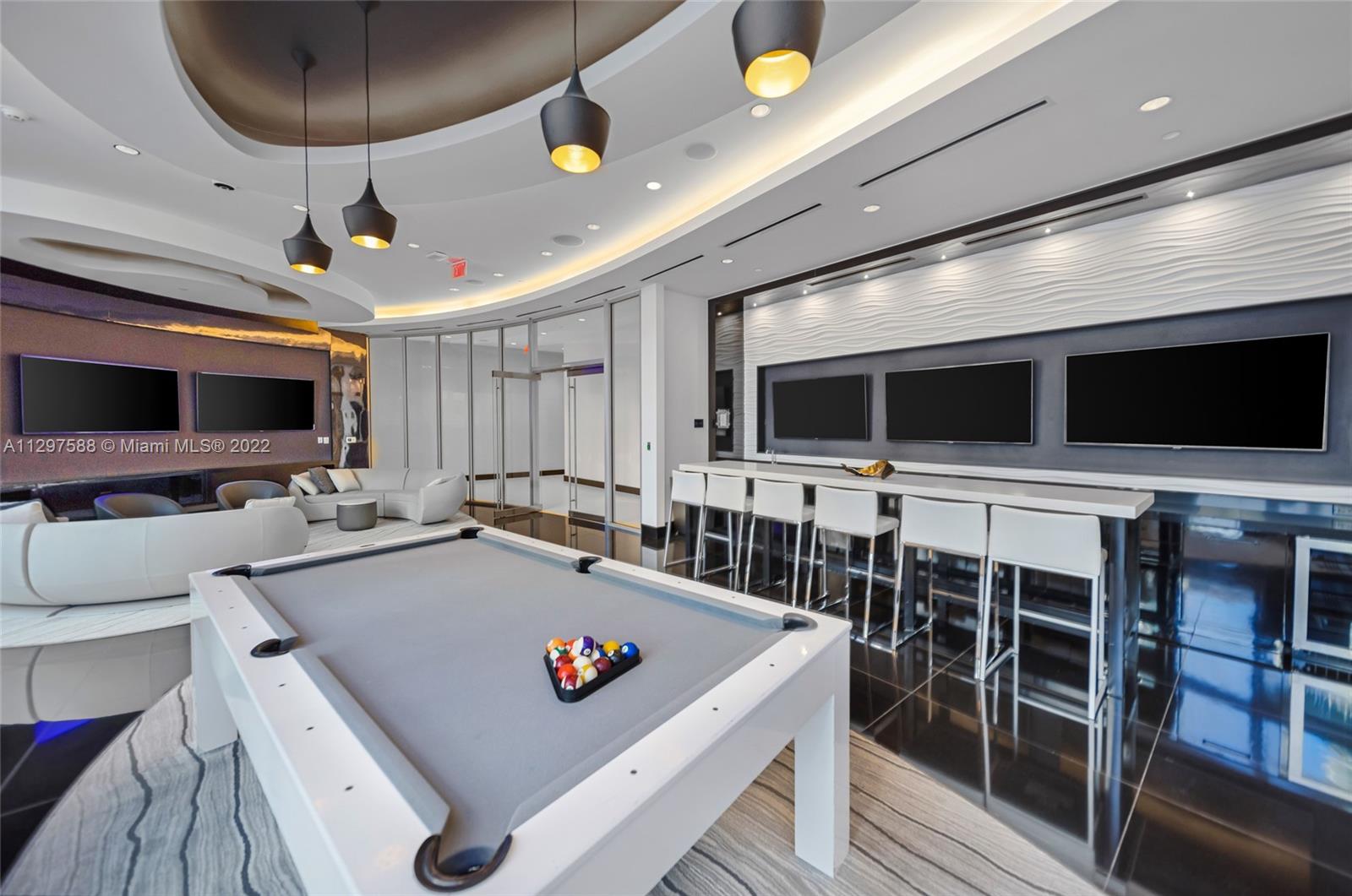 PARAMOUNT MIAMI WORLDCENT - Residential Lease