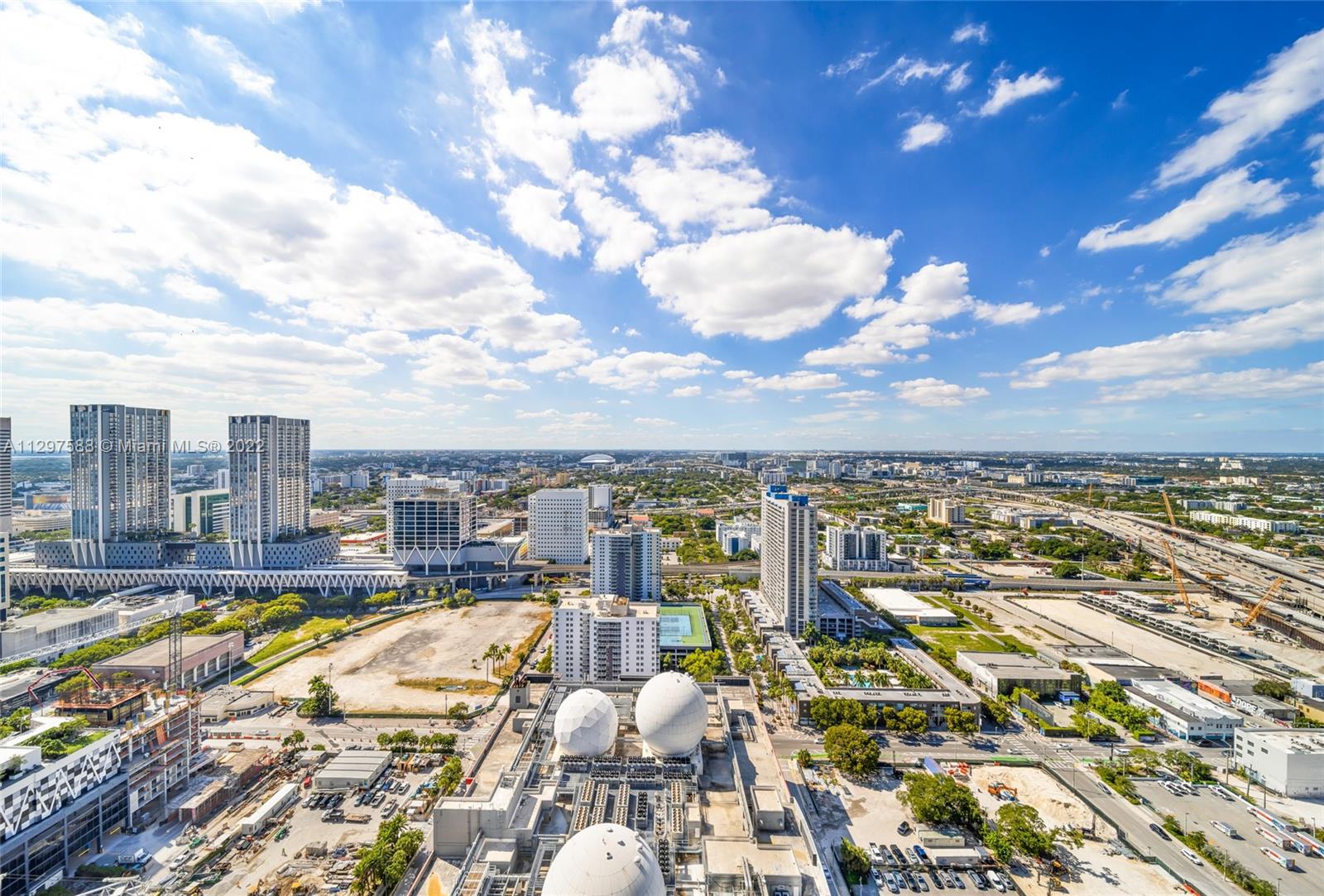 PARAMOUNT MIAMI WORLDCENT - Residential Lease