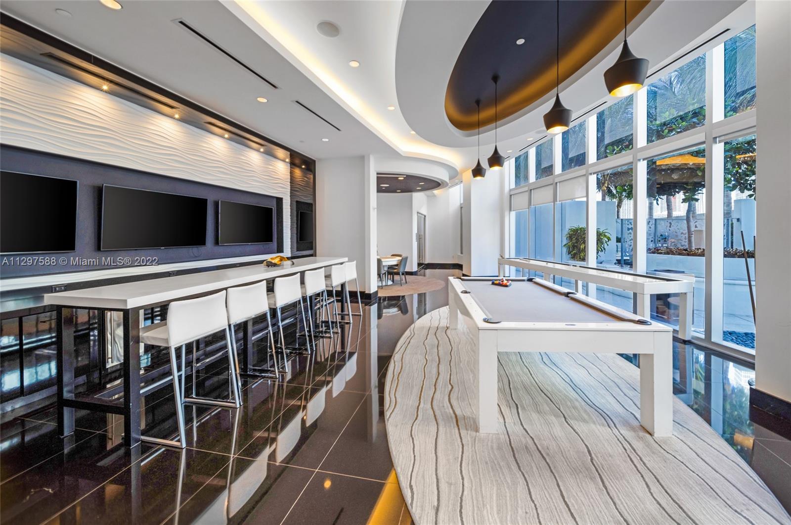 PARAMOUNT MIAMI WORLDCENT - Residential Lease