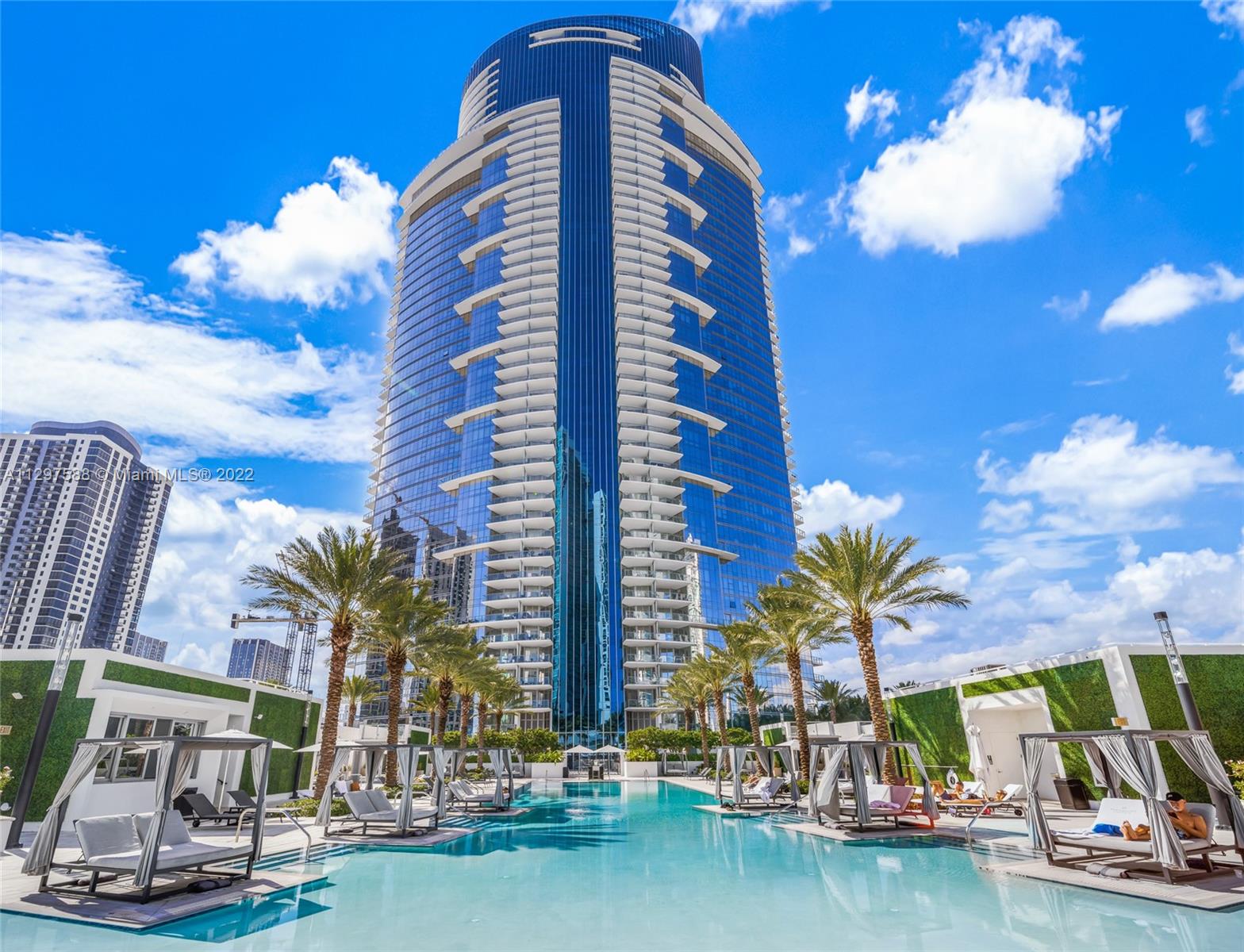 PARAMOUNT MIAMI WORLDCENT - Residential Lease