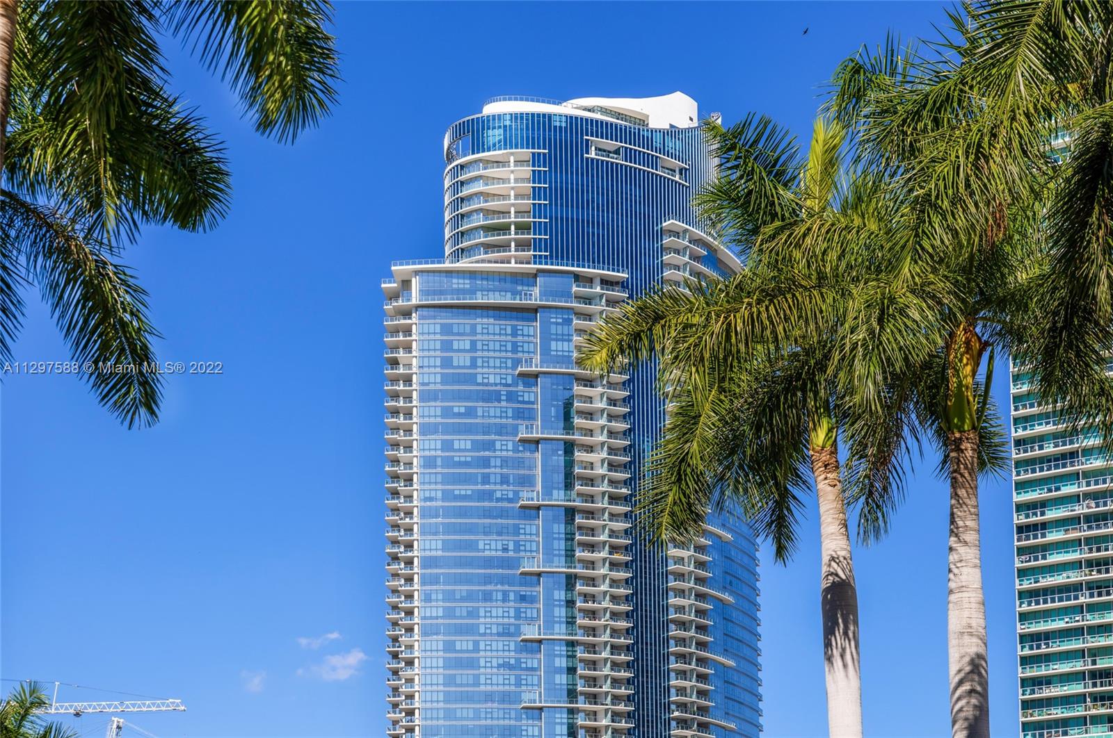 PARAMOUNT MIAMI WORLDCENT - Residential Lease