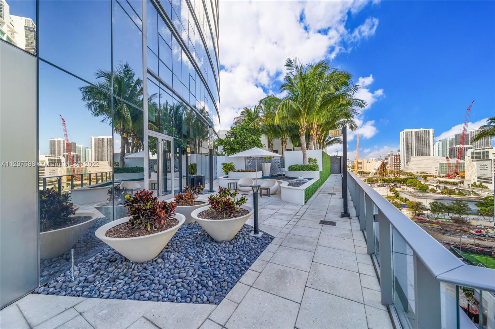 PARAMOUNT MIAMI WORLDCENT - Residential Lease