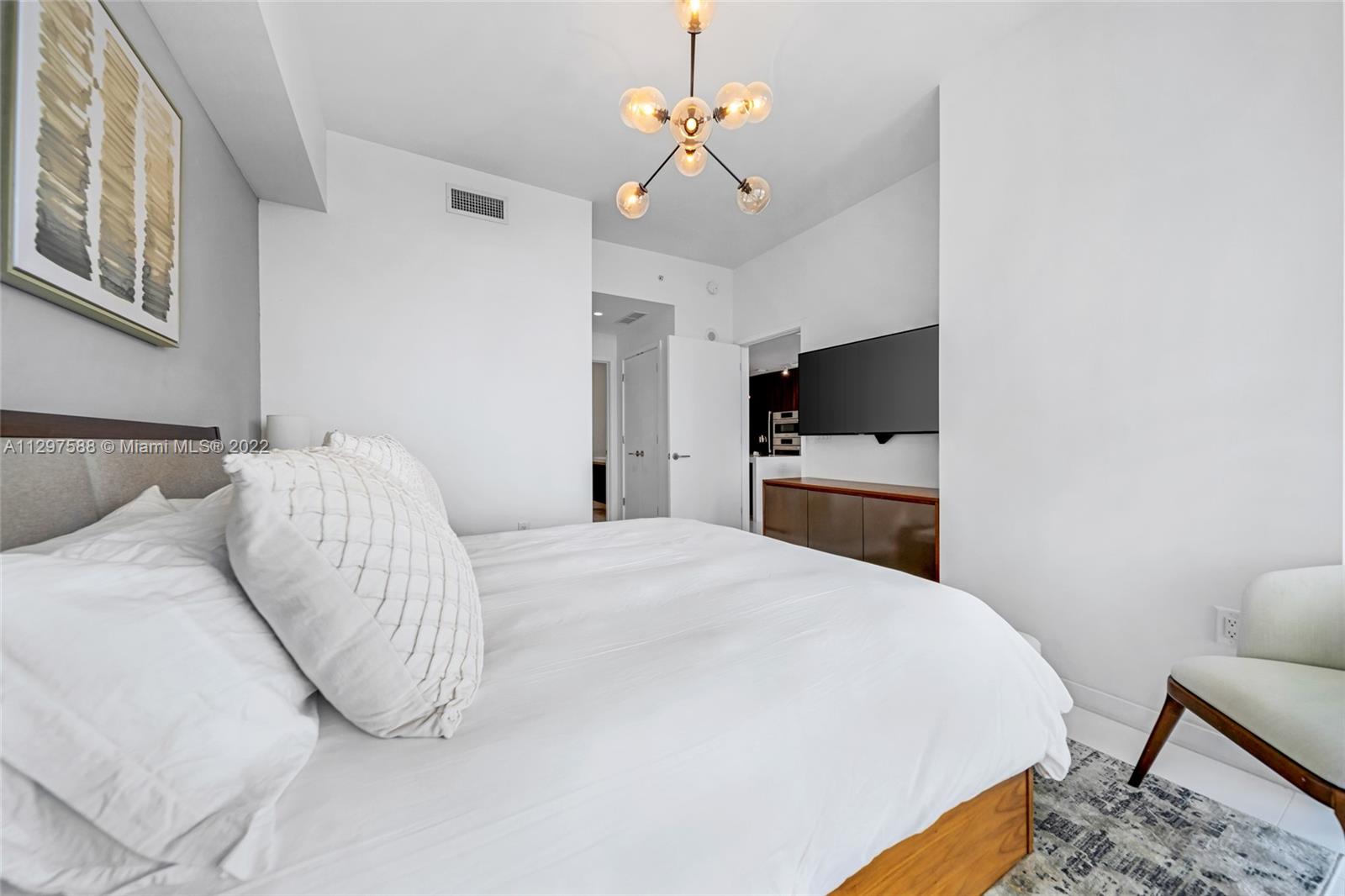 PARAMOUNT MIAMI WORLDCENT - Residential Lease