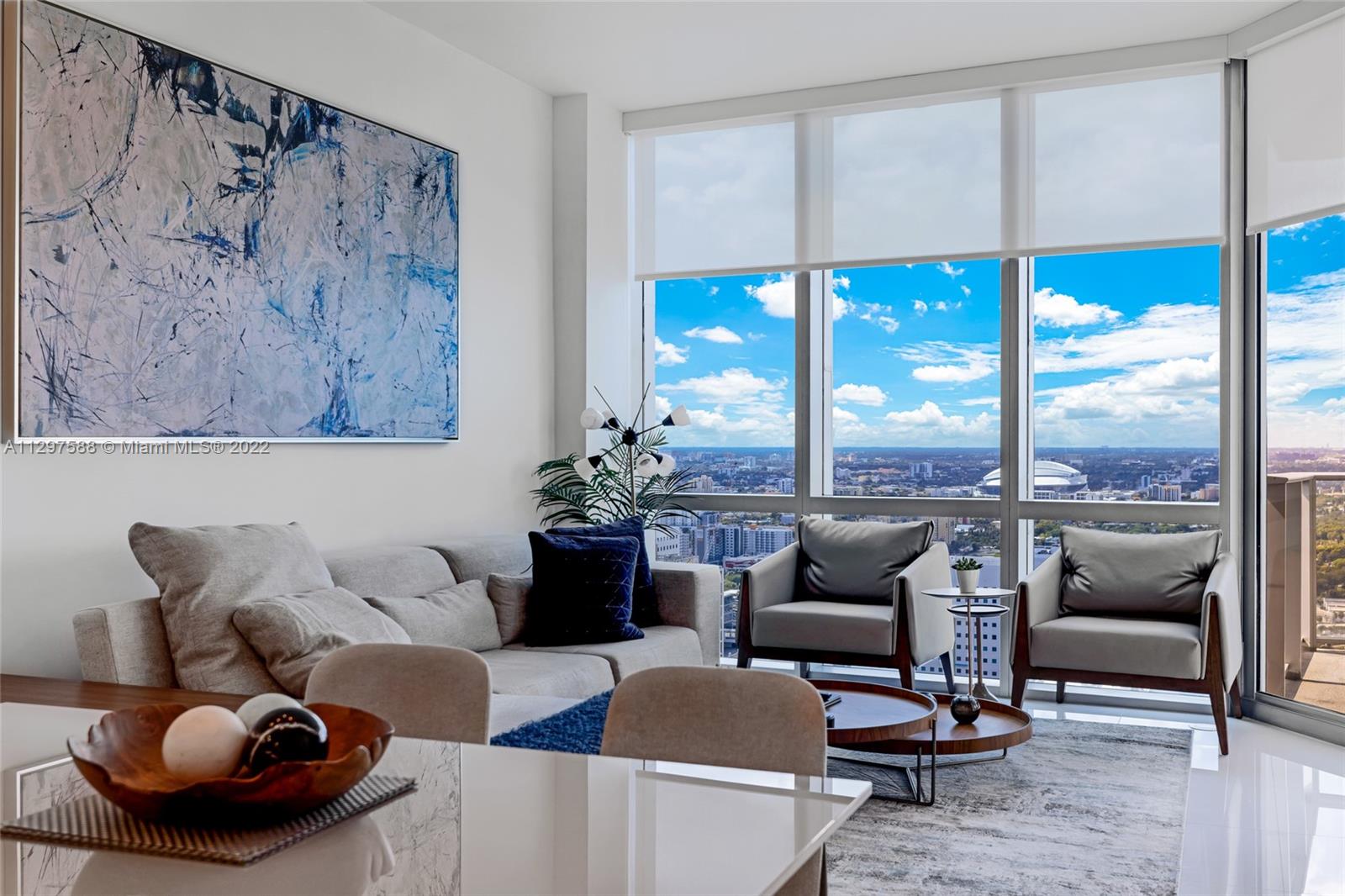 PARAMOUNT MIAMI WORLDCENT - Residential Lease